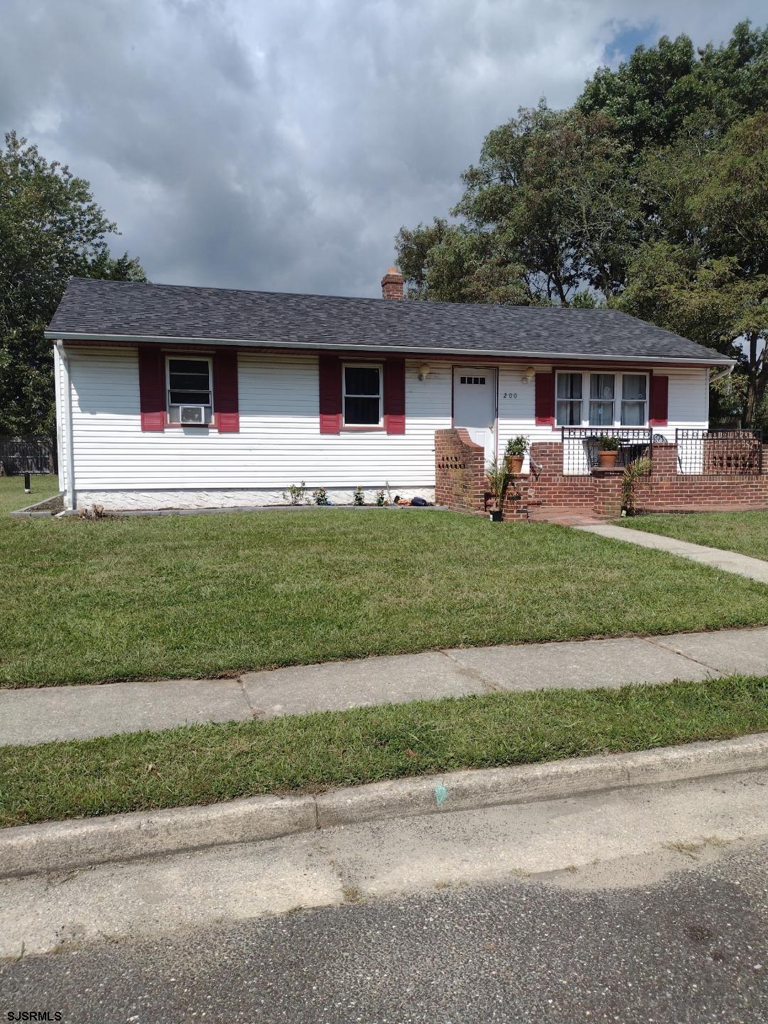 200` Gray Avenue - Picture 1
