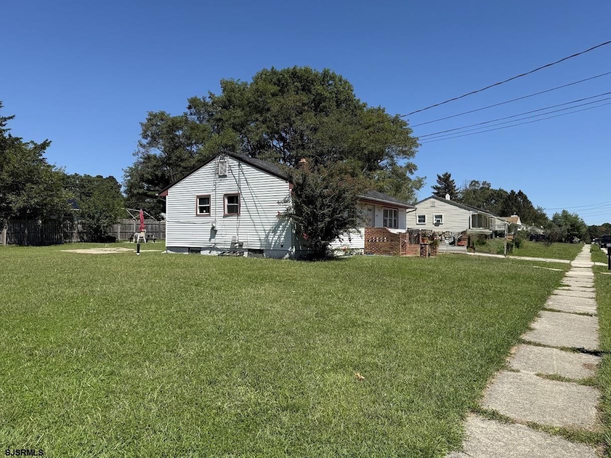 200` Gray Avenue - Picture 3
