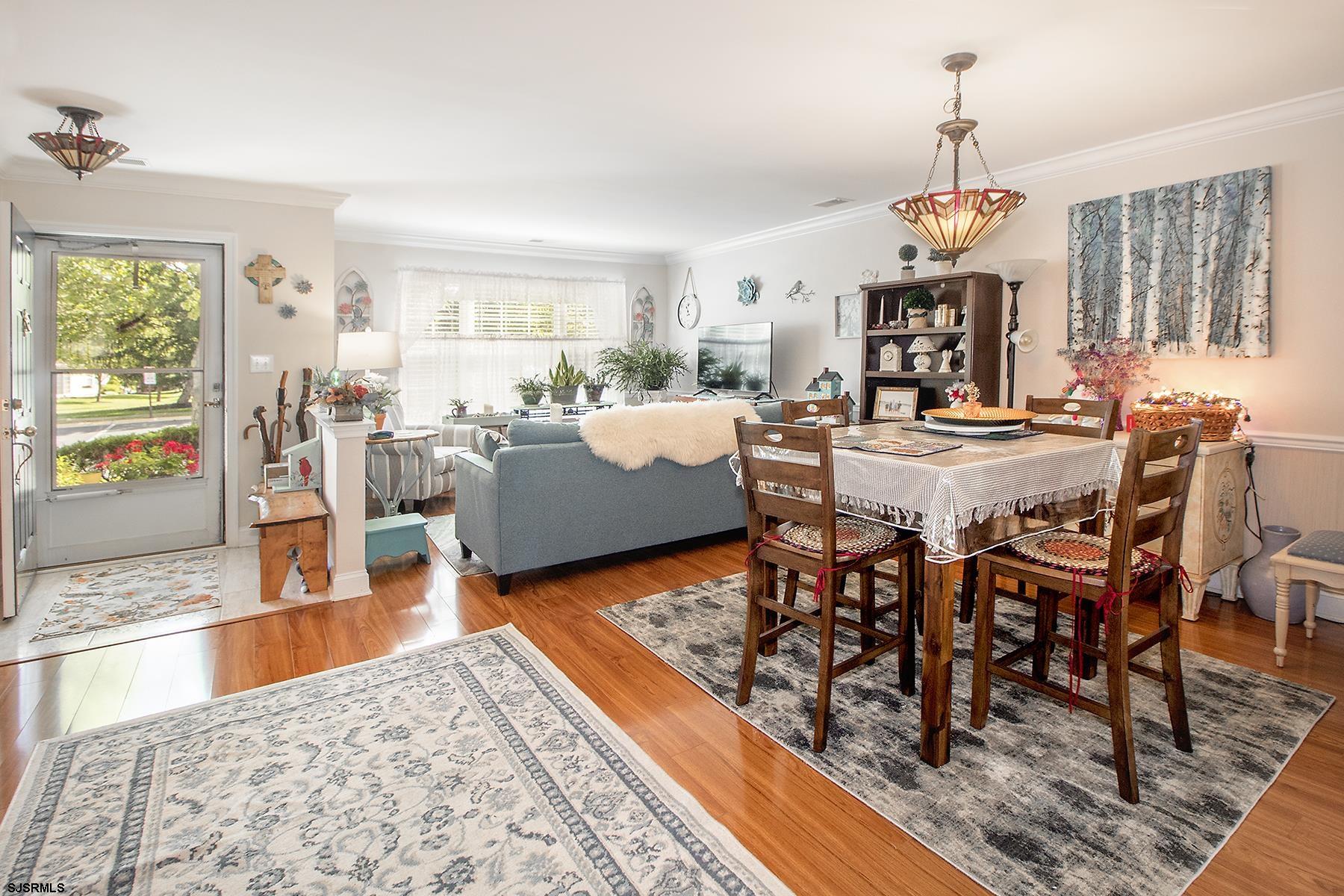 644 E Chancery Ln - Picture 1