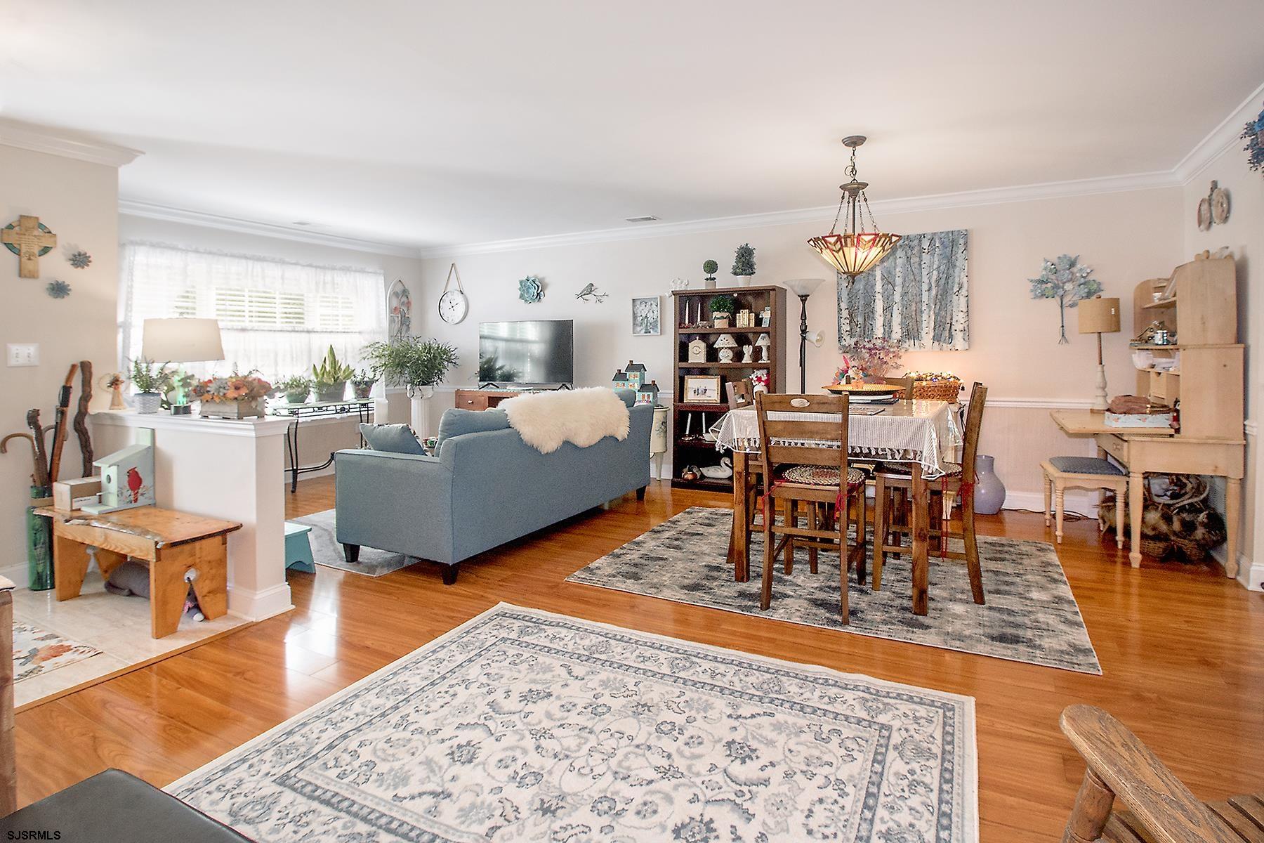 644 E Chancery Ln - Picture 2