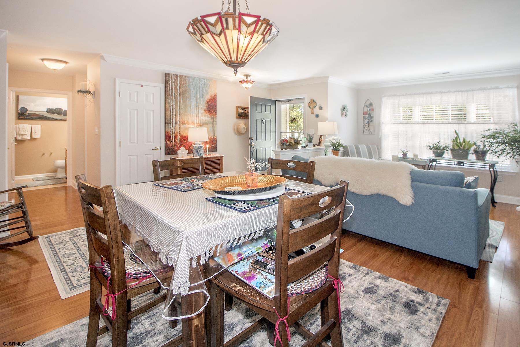 644 E Chancery Ln - Picture 3