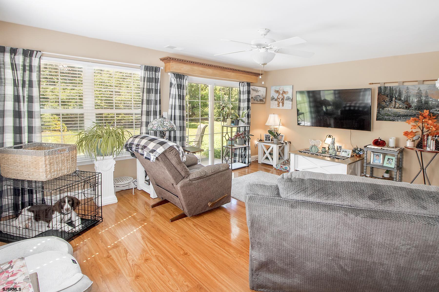 644 E Chancery Ln - Picture 4