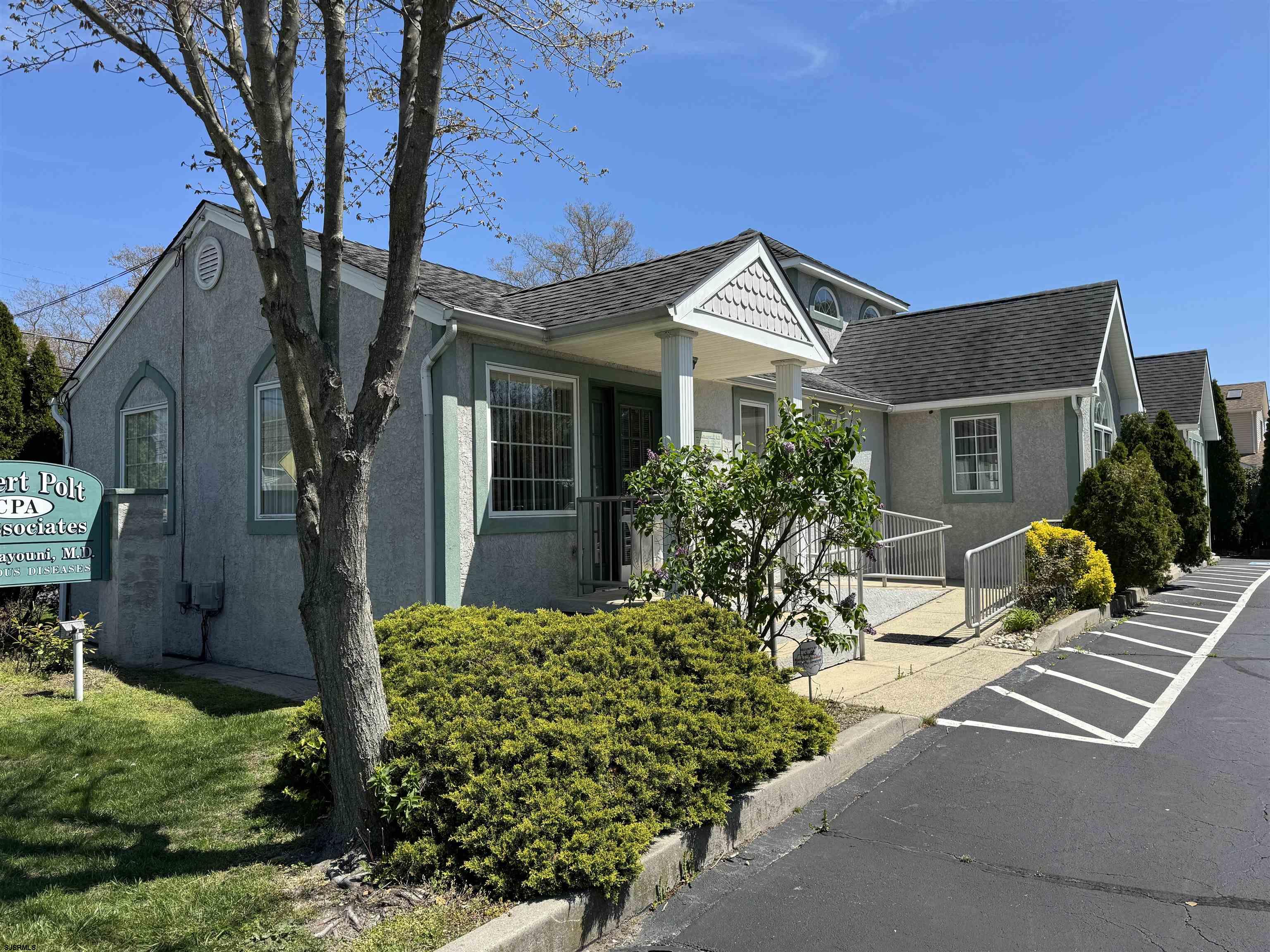 334 Oakcrest Avenue - Picture 1