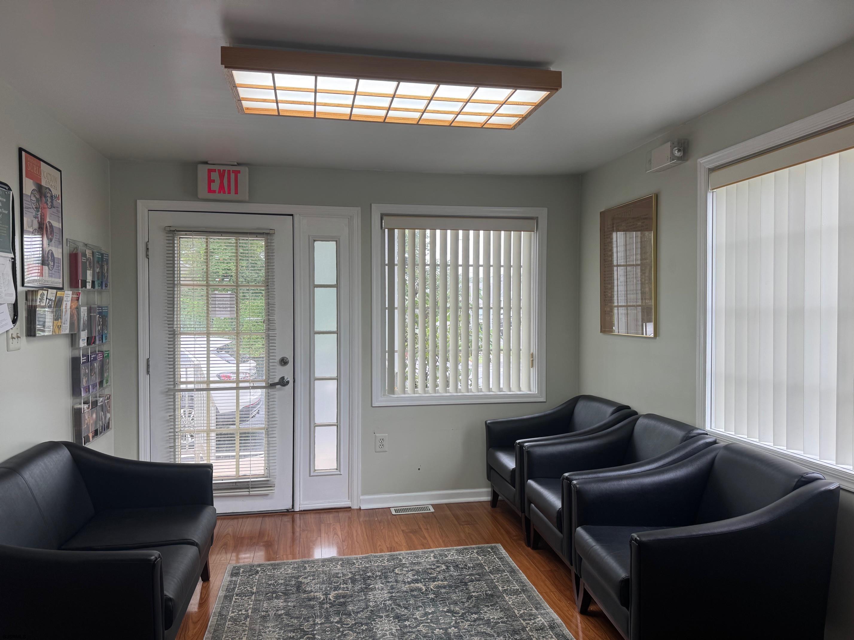 334 Oakcrest Avenue - Picture 4