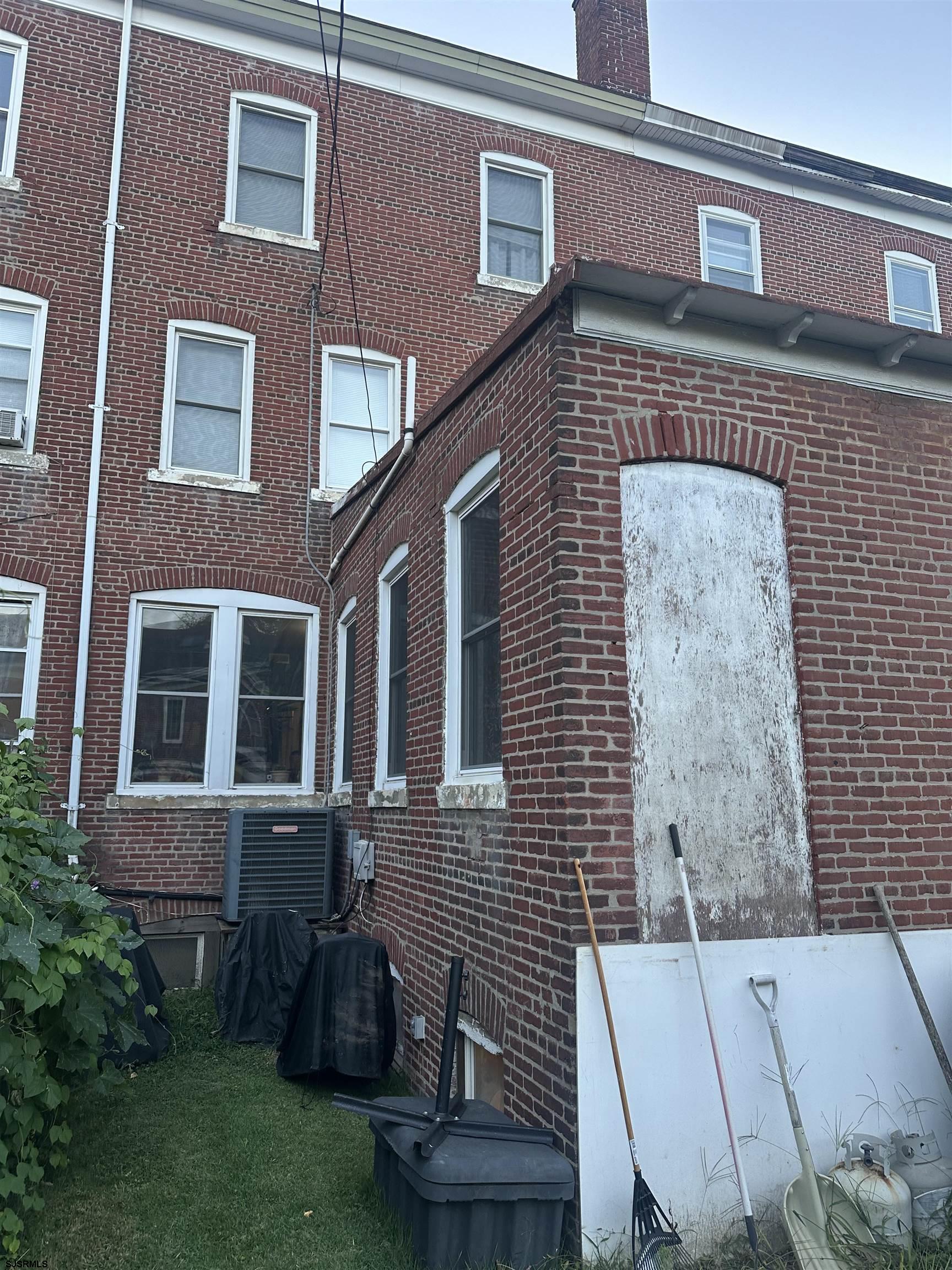 136 4th Avenue - Picture 1