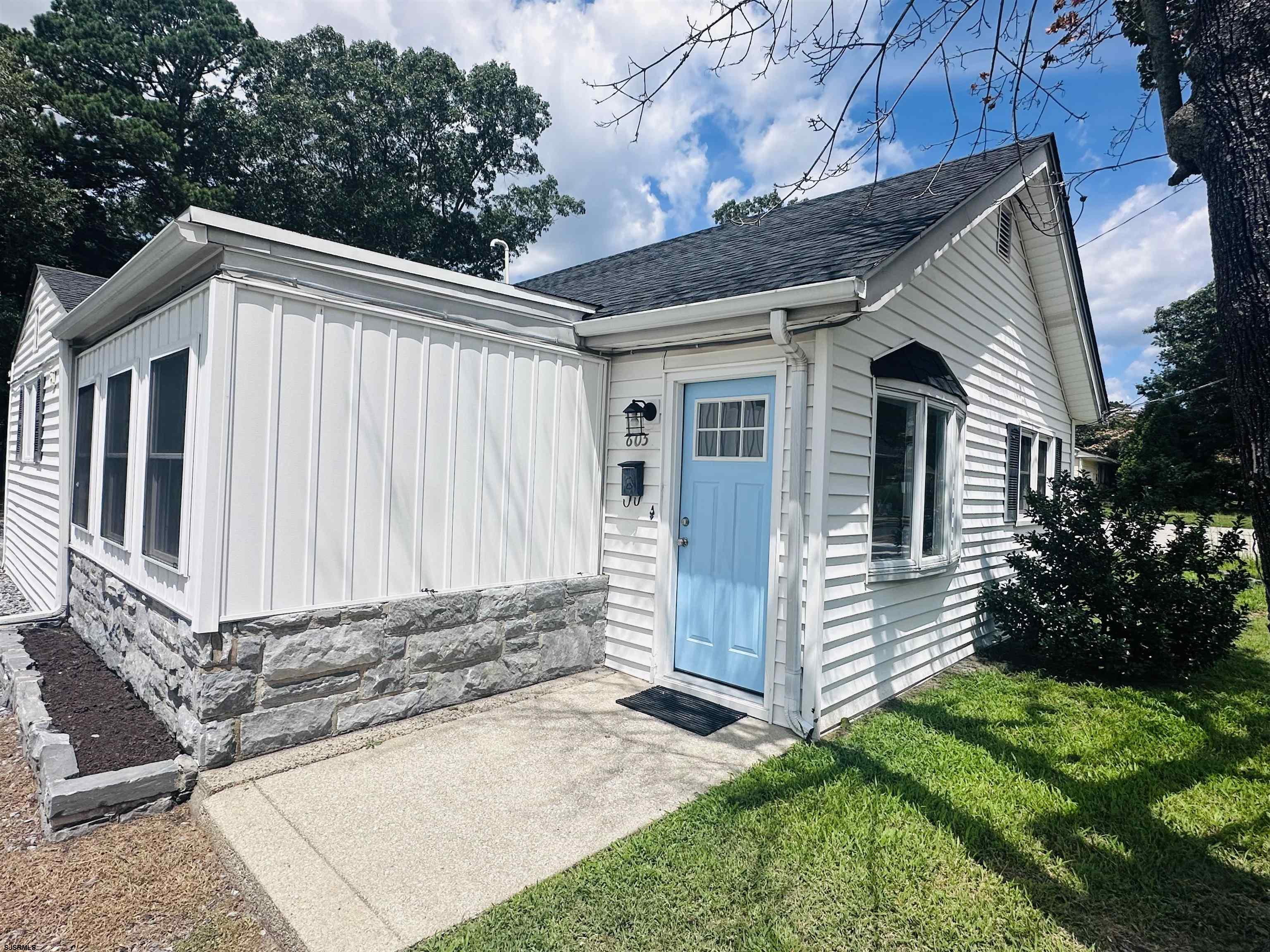 605 Pitney Road - Picture 1