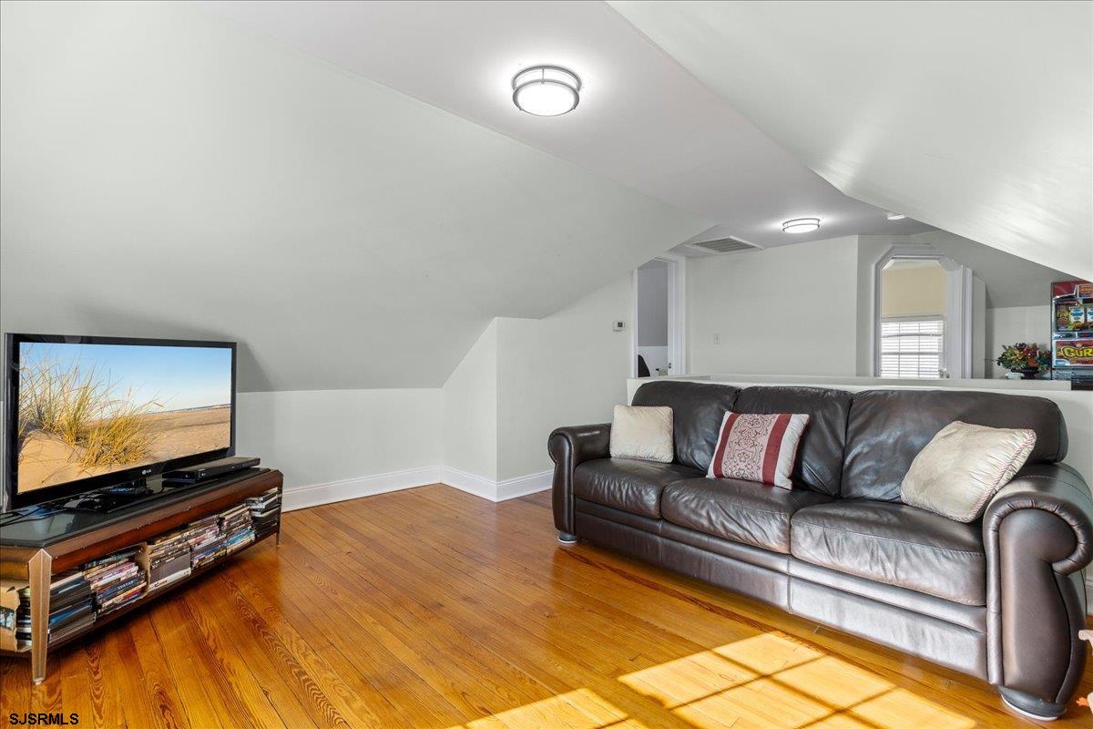 104 S Oakland Avenue