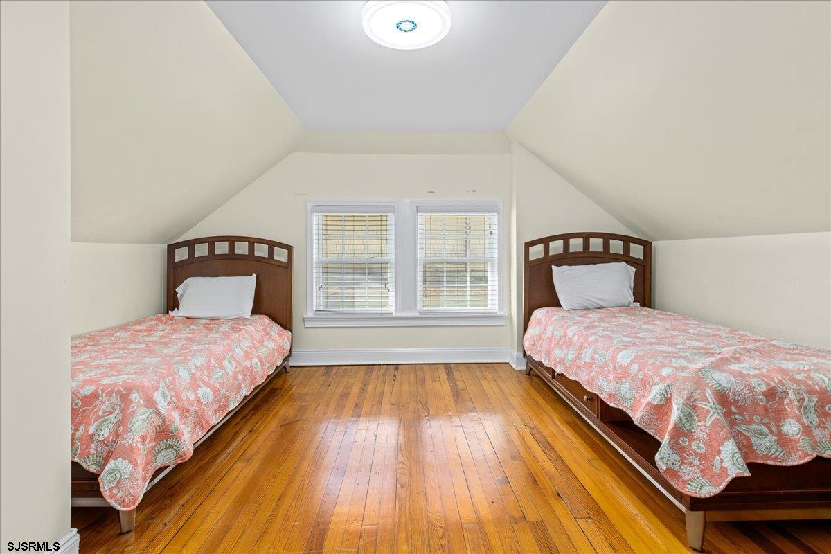 104 S Oakland Avenue