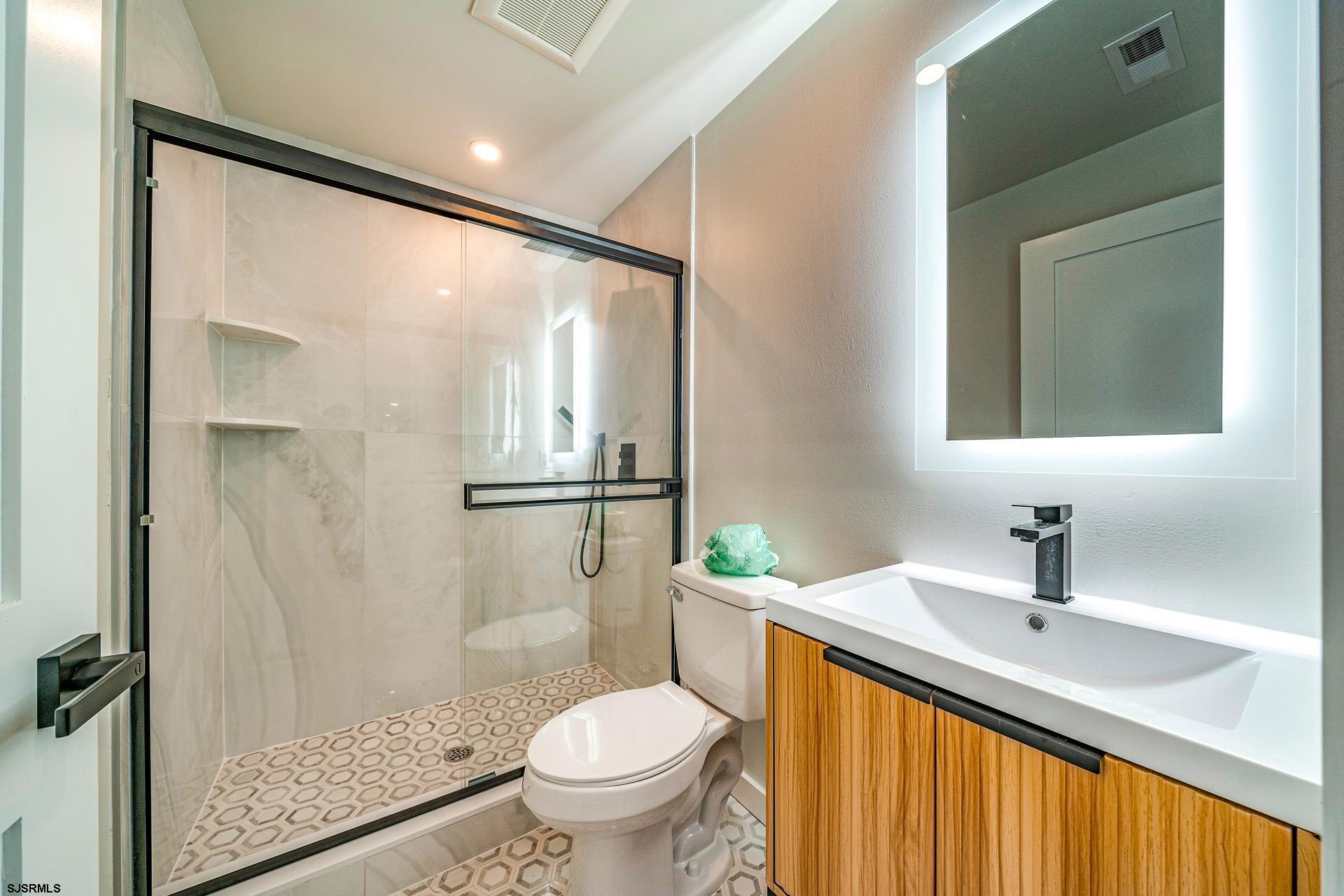 713 E 8th St, Unit B