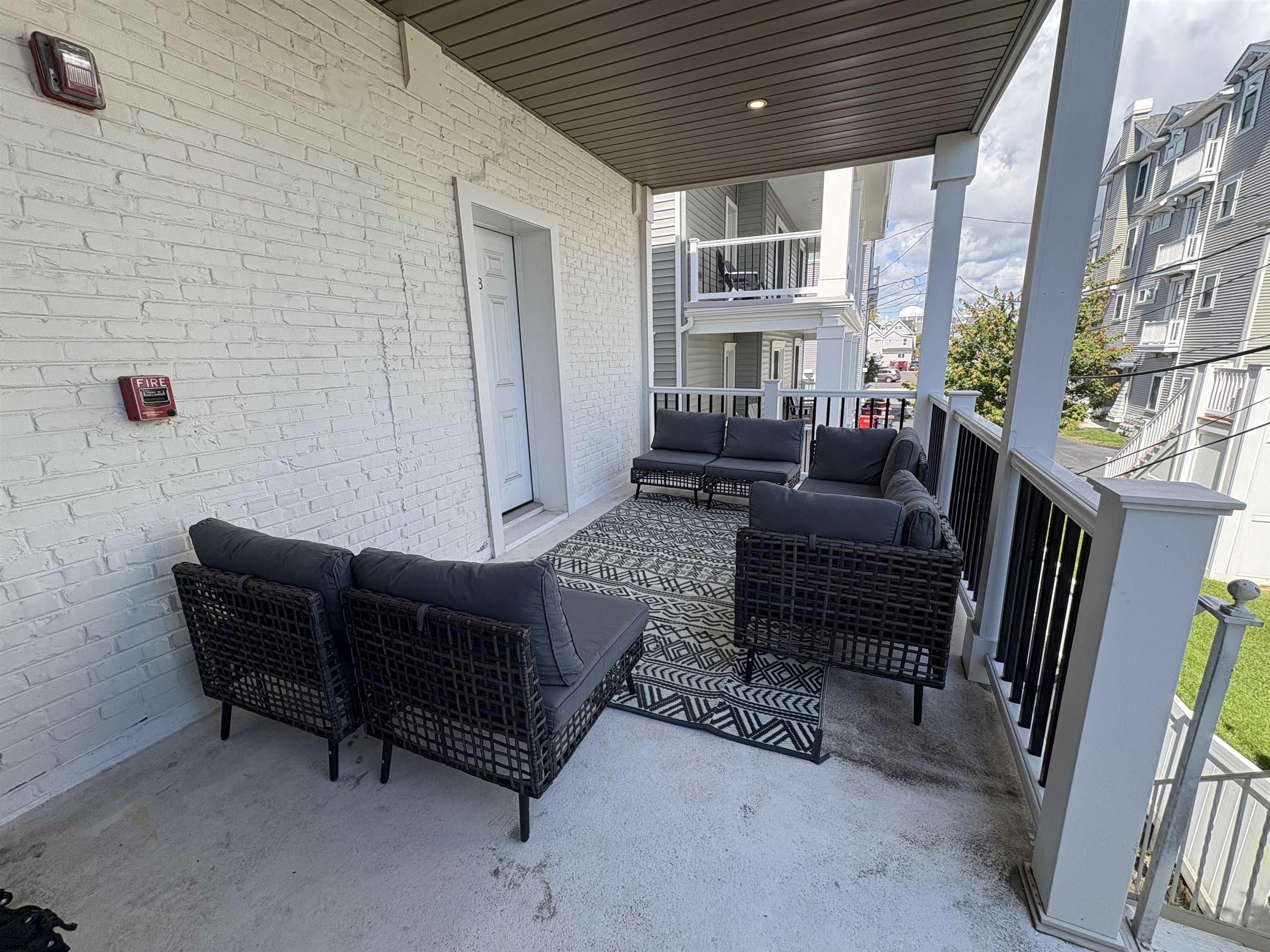 713 E 8th St, Unit B