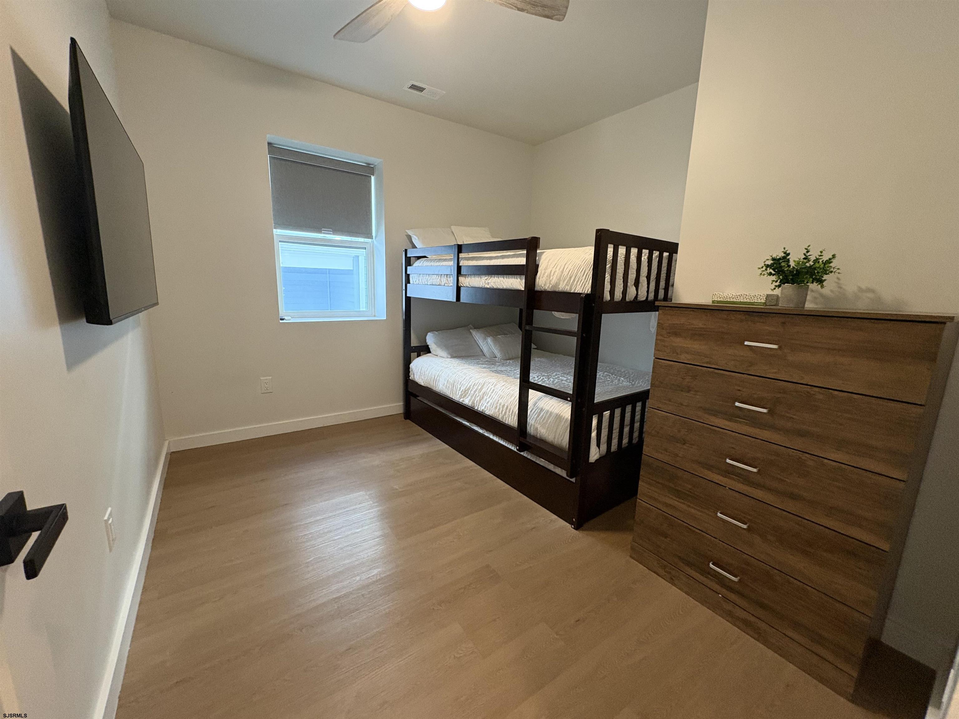 713 E 8th St, Unit B