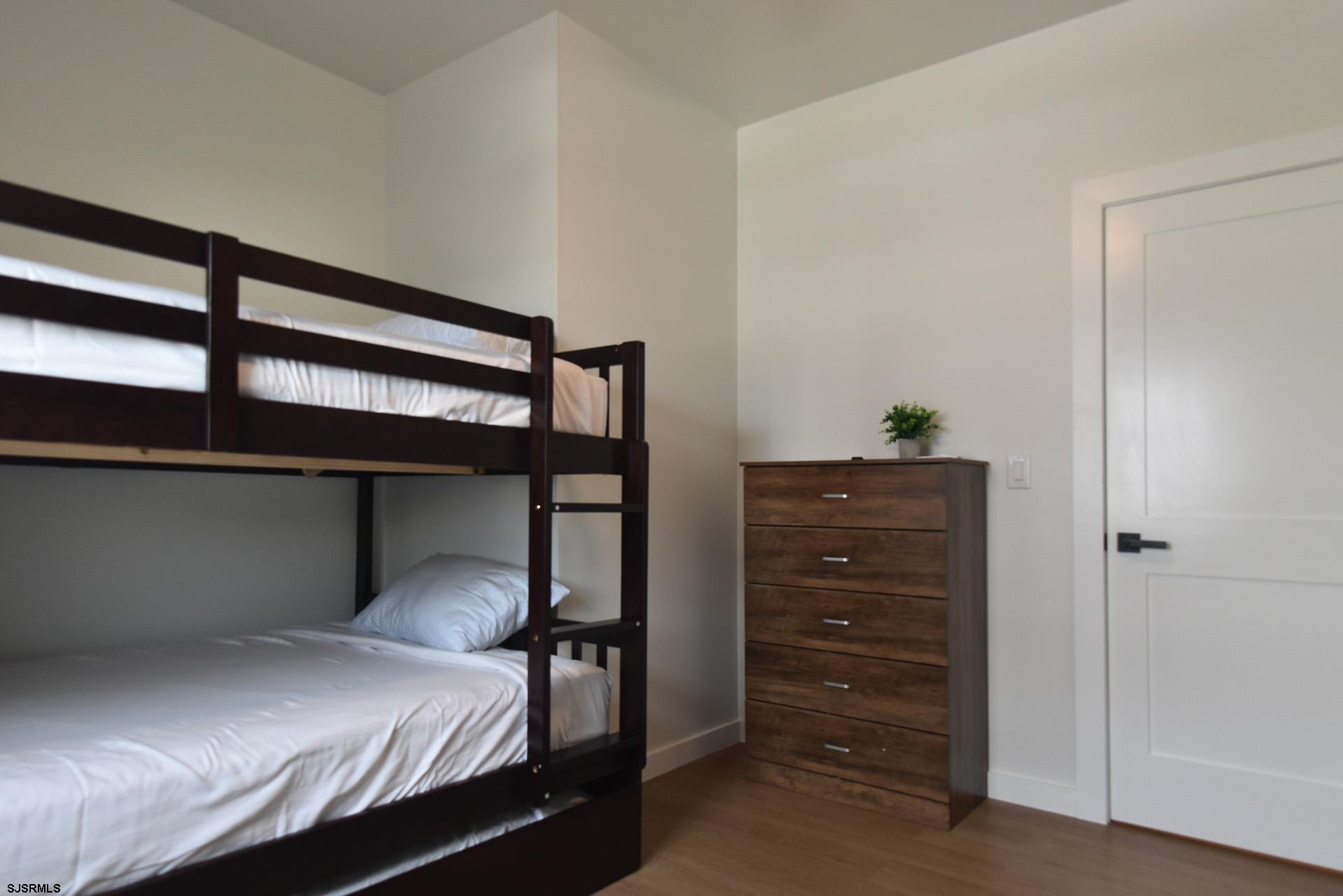 713 E 8th St, Unit B