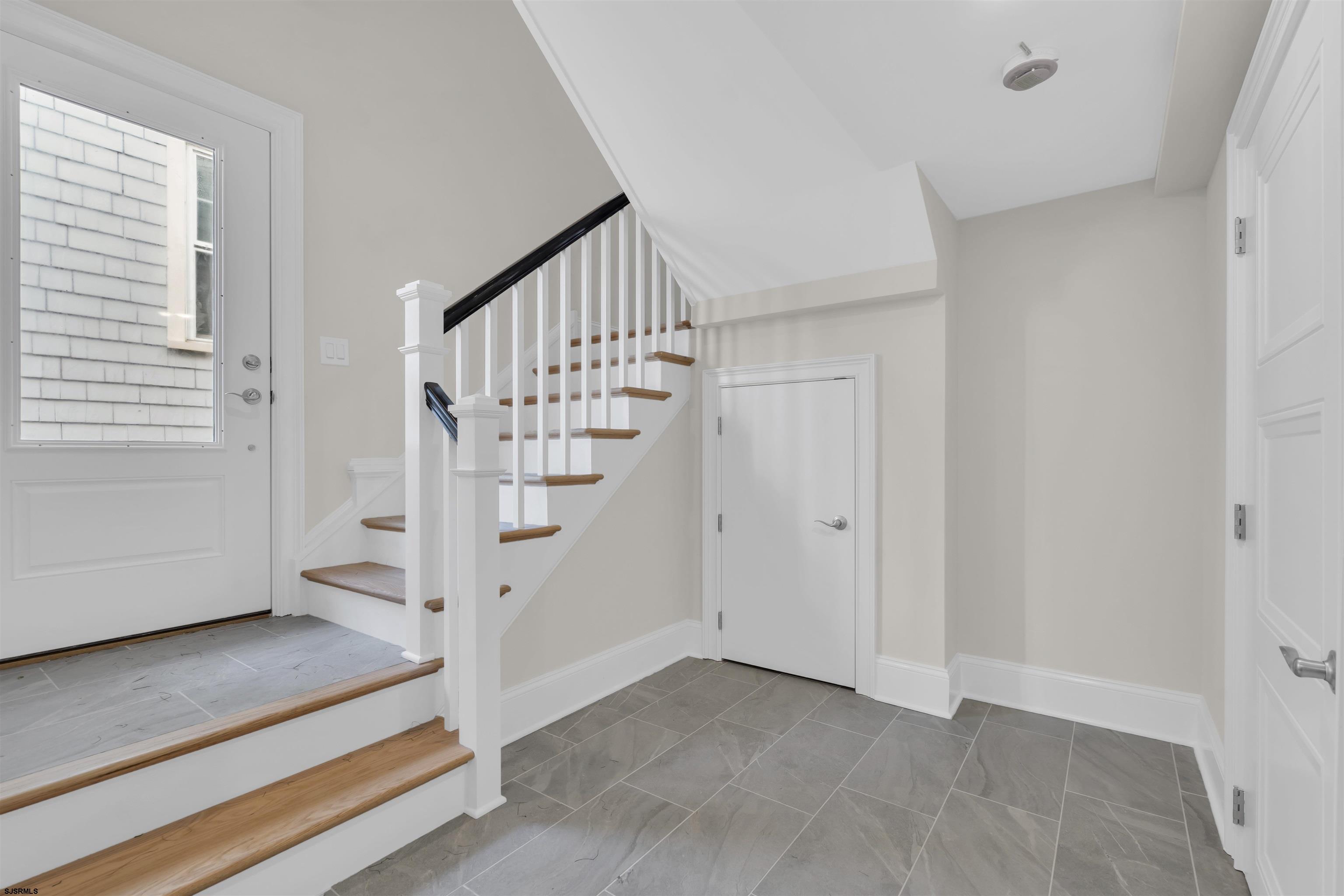 811 2nd Street - Picture 1