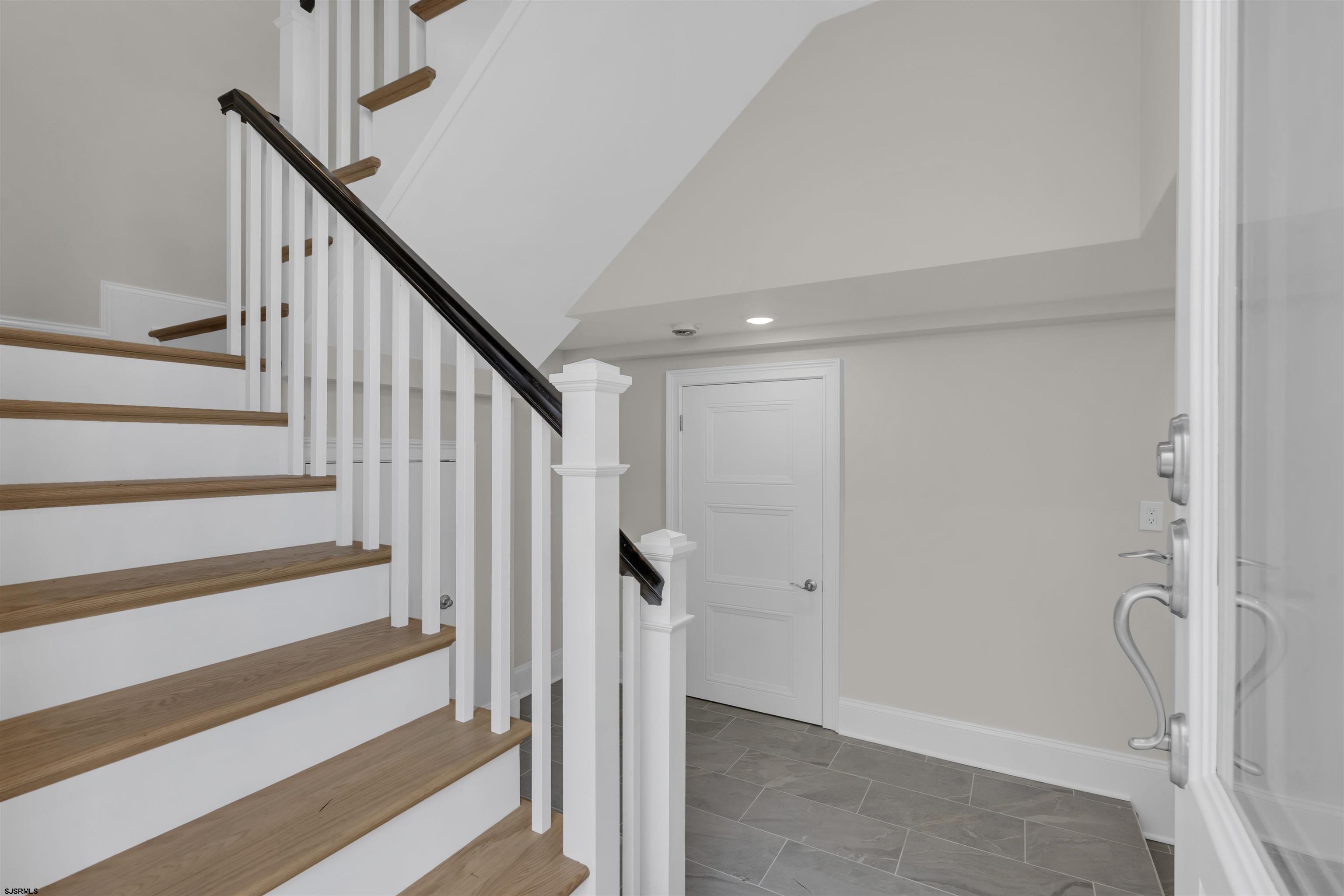 811 2nd Street - Picture 2