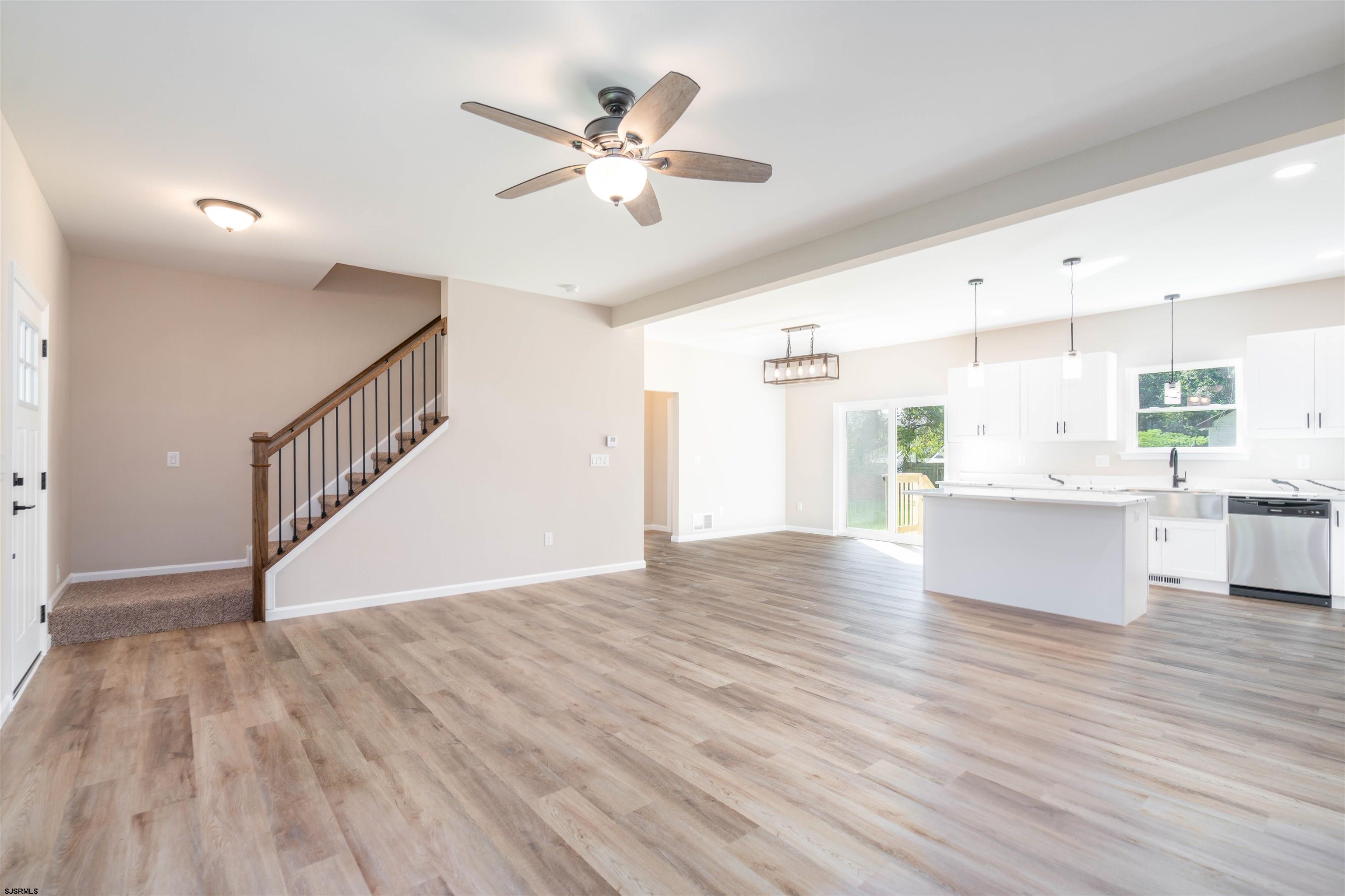 203 Maple Avenue - Picture 3