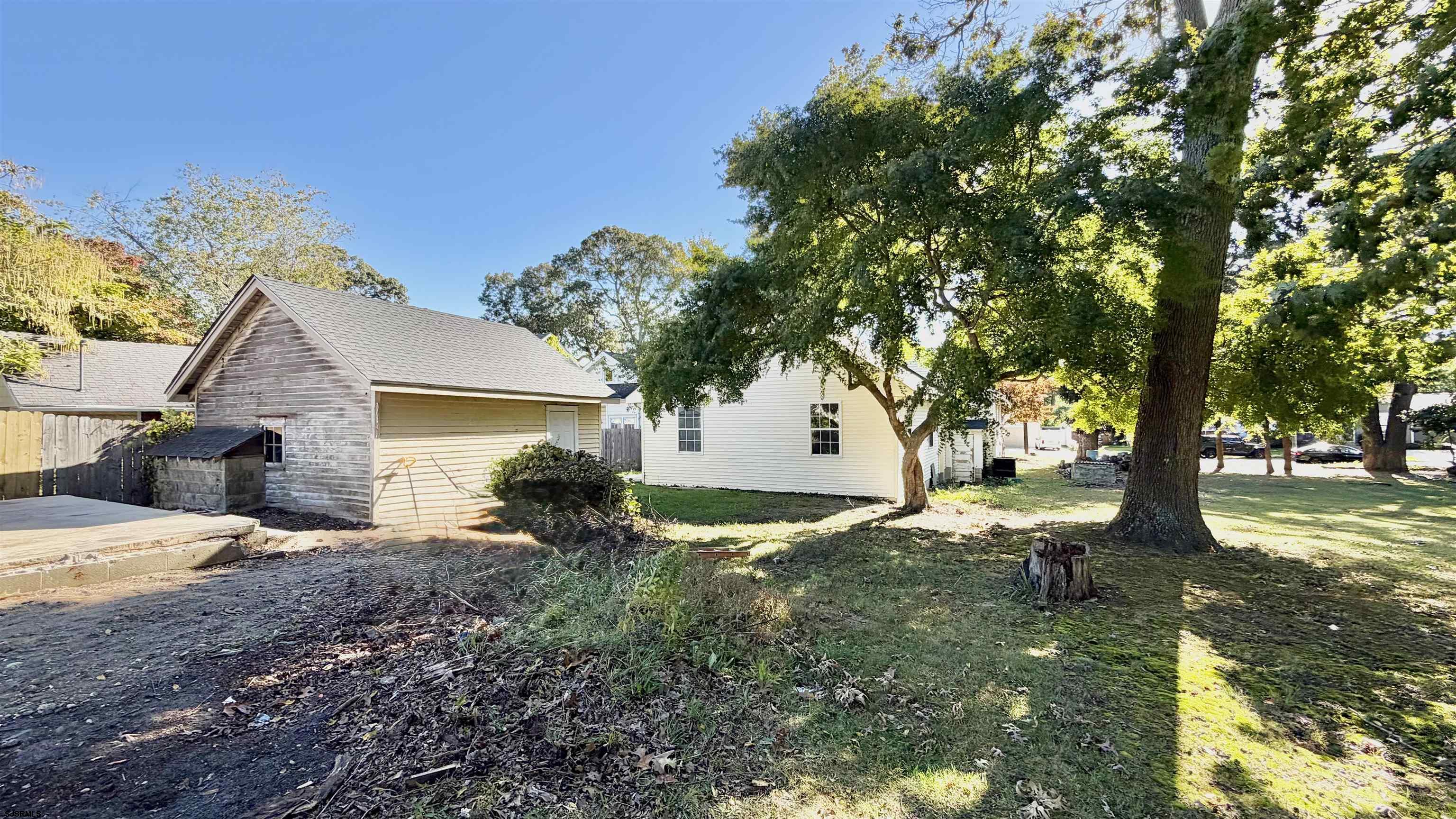 921 Oak Grove - Picture 1