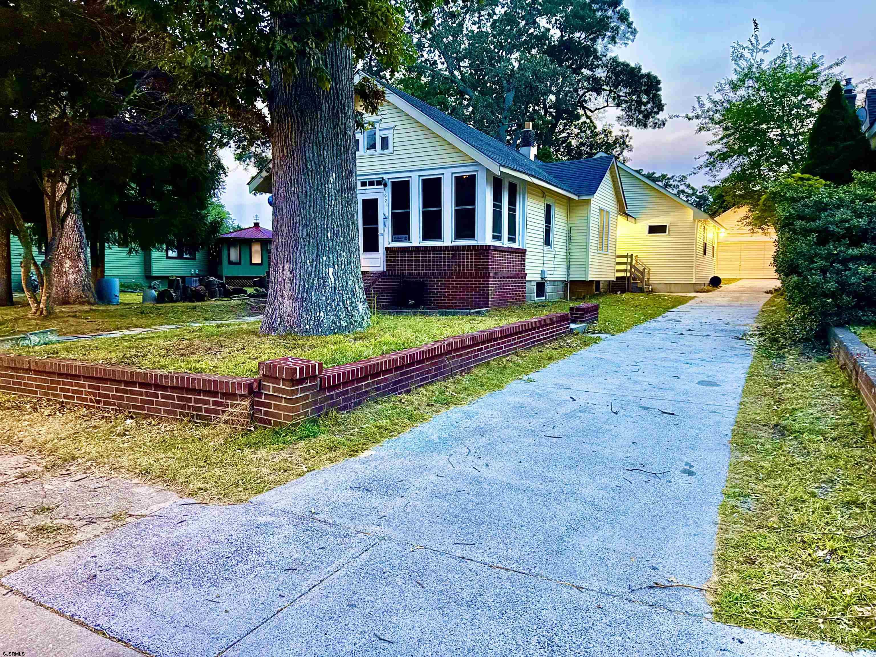 921 Oak Grove - Picture 4