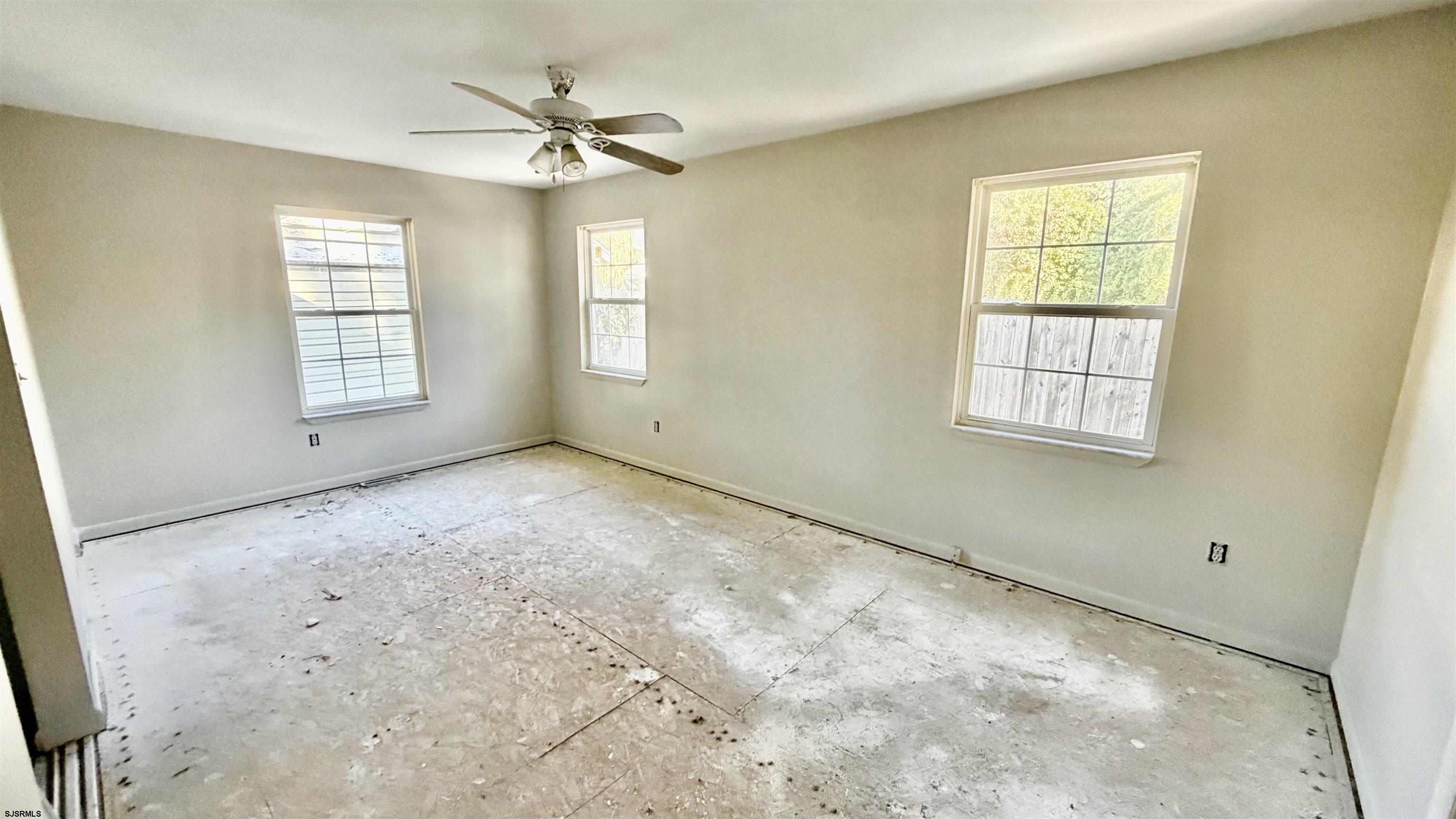 921 Oak Grove