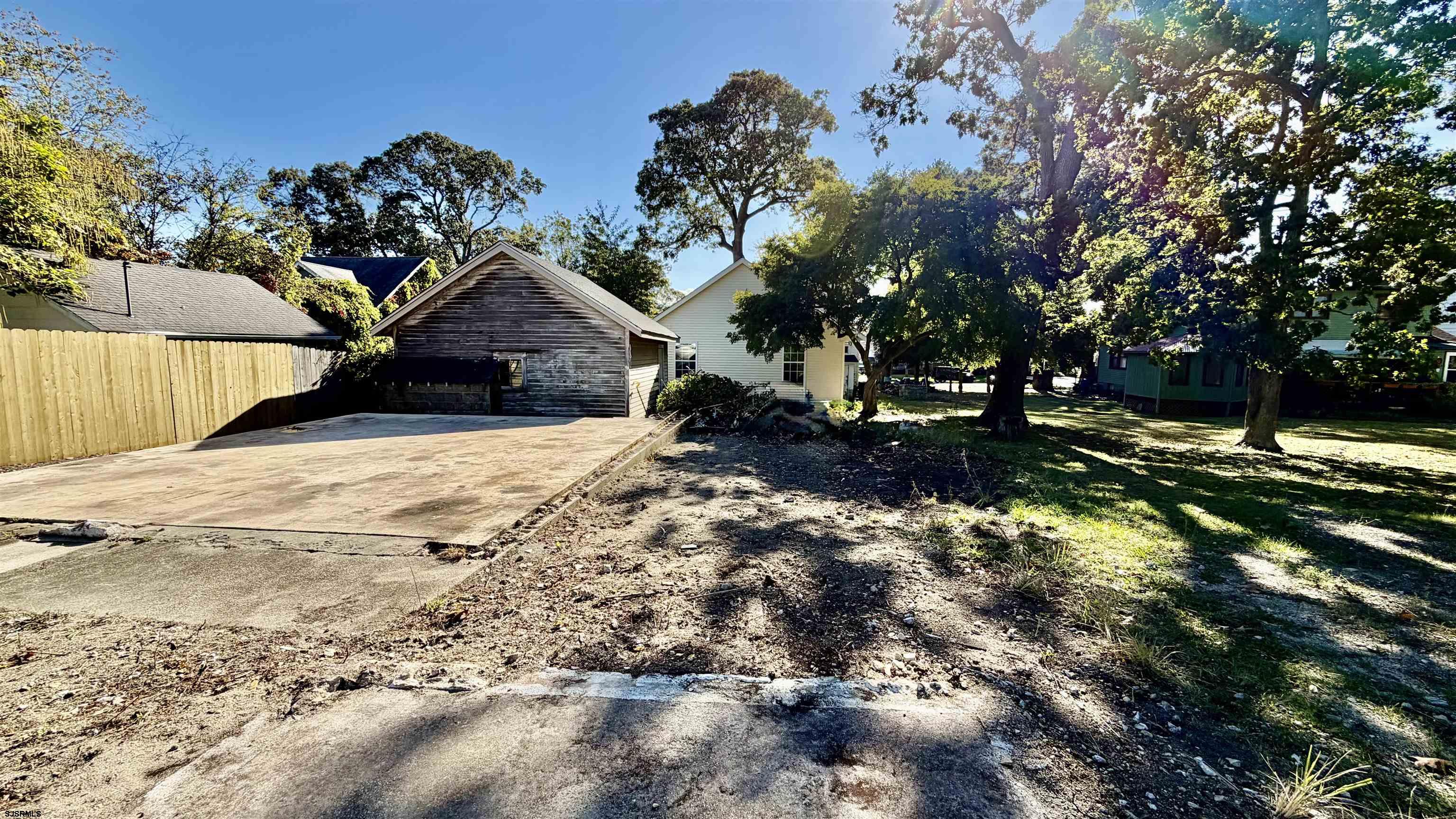 921 Oak Grove
