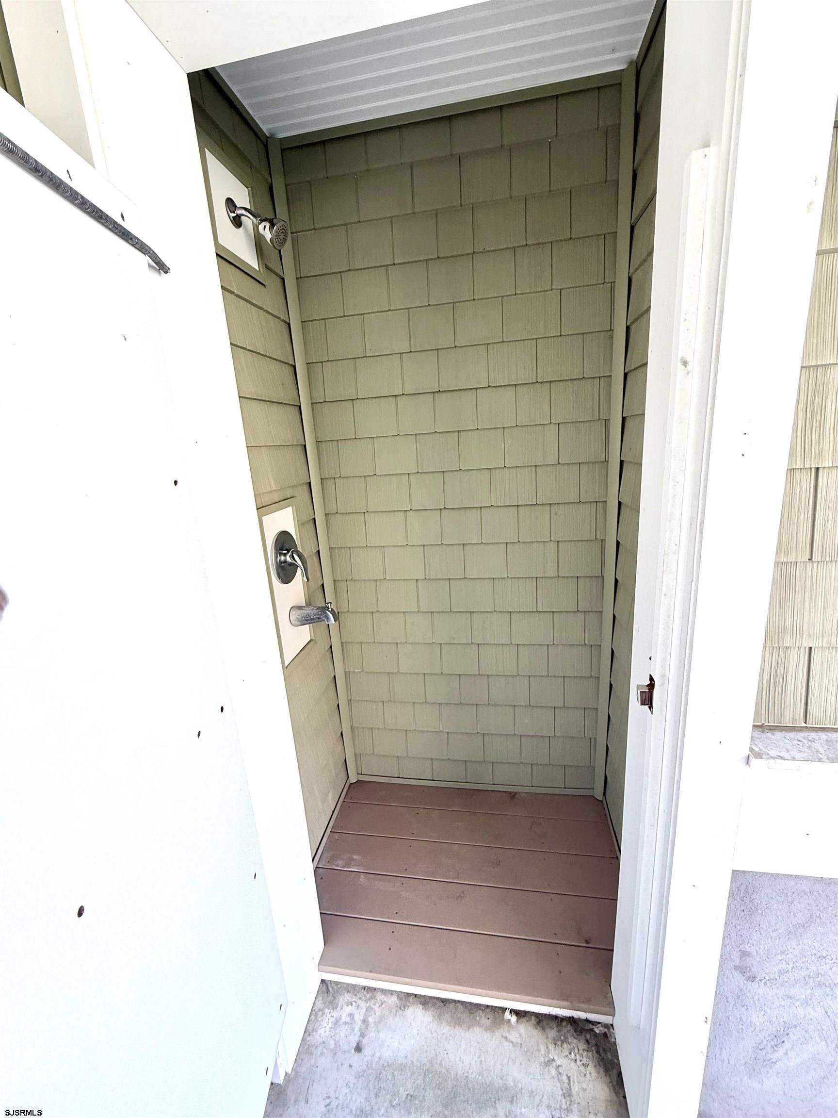 832 Wesley Avenue