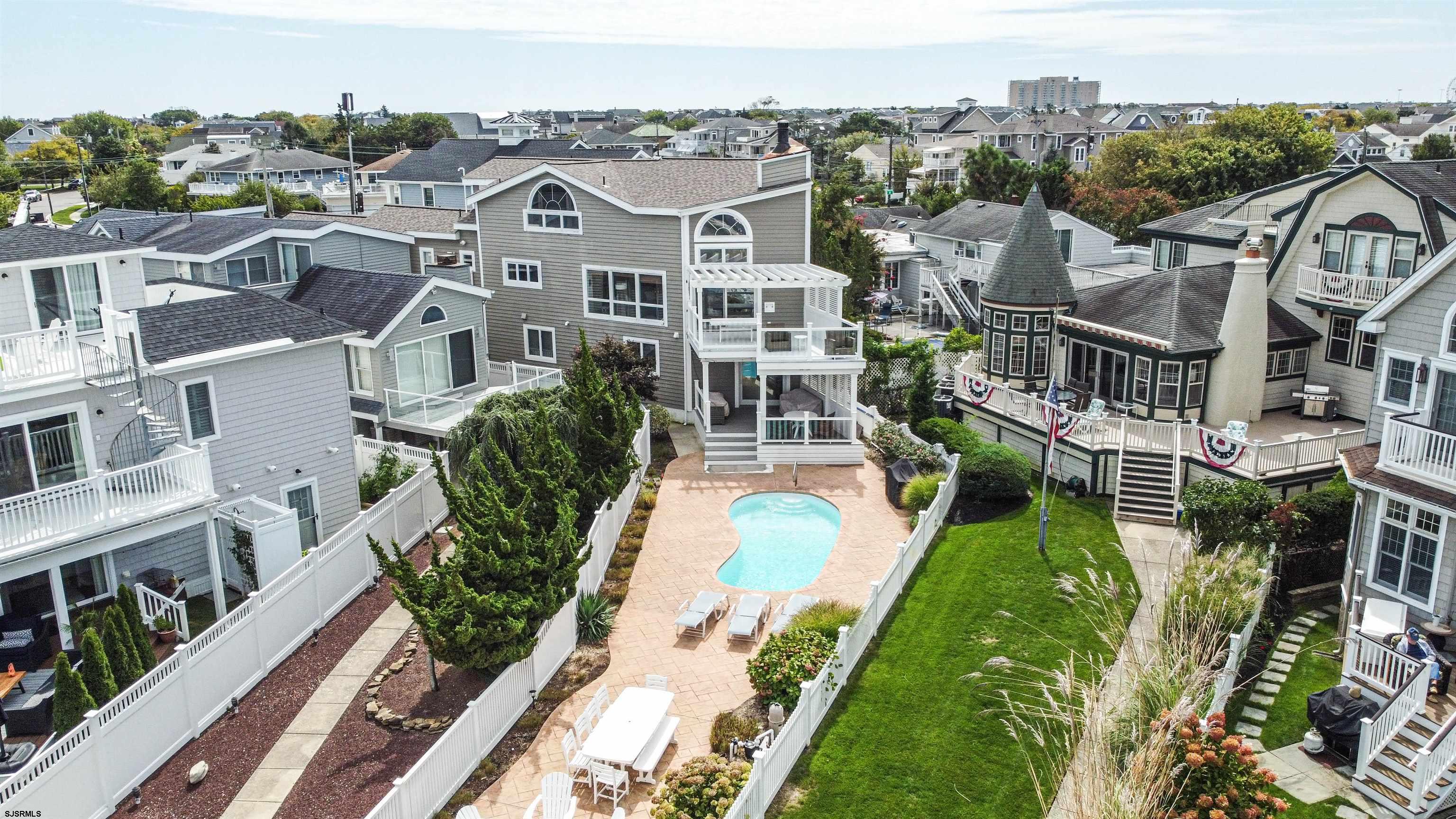 112 W Atlantic Blvd