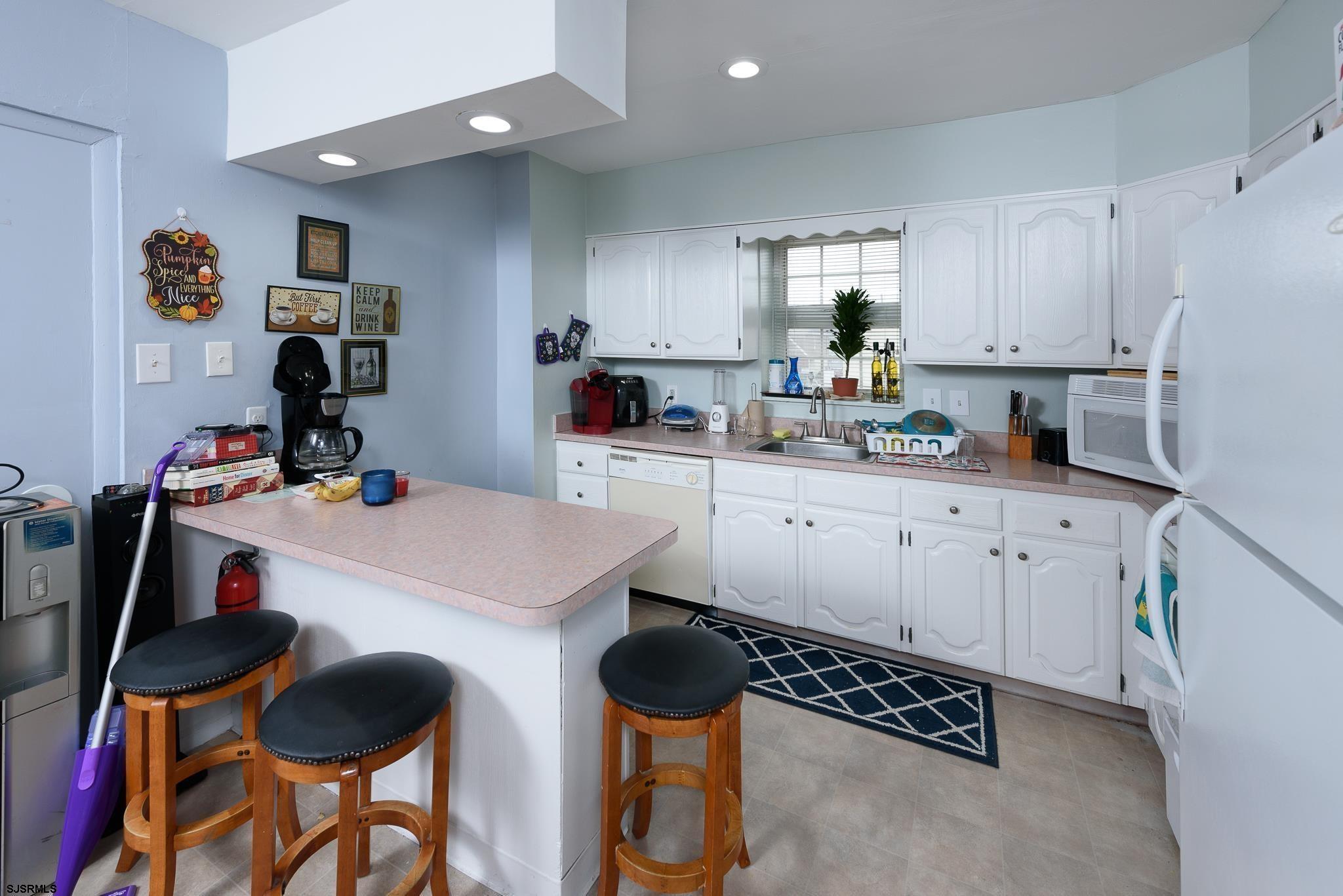 9404 Ventnor Avenue - Picture 3