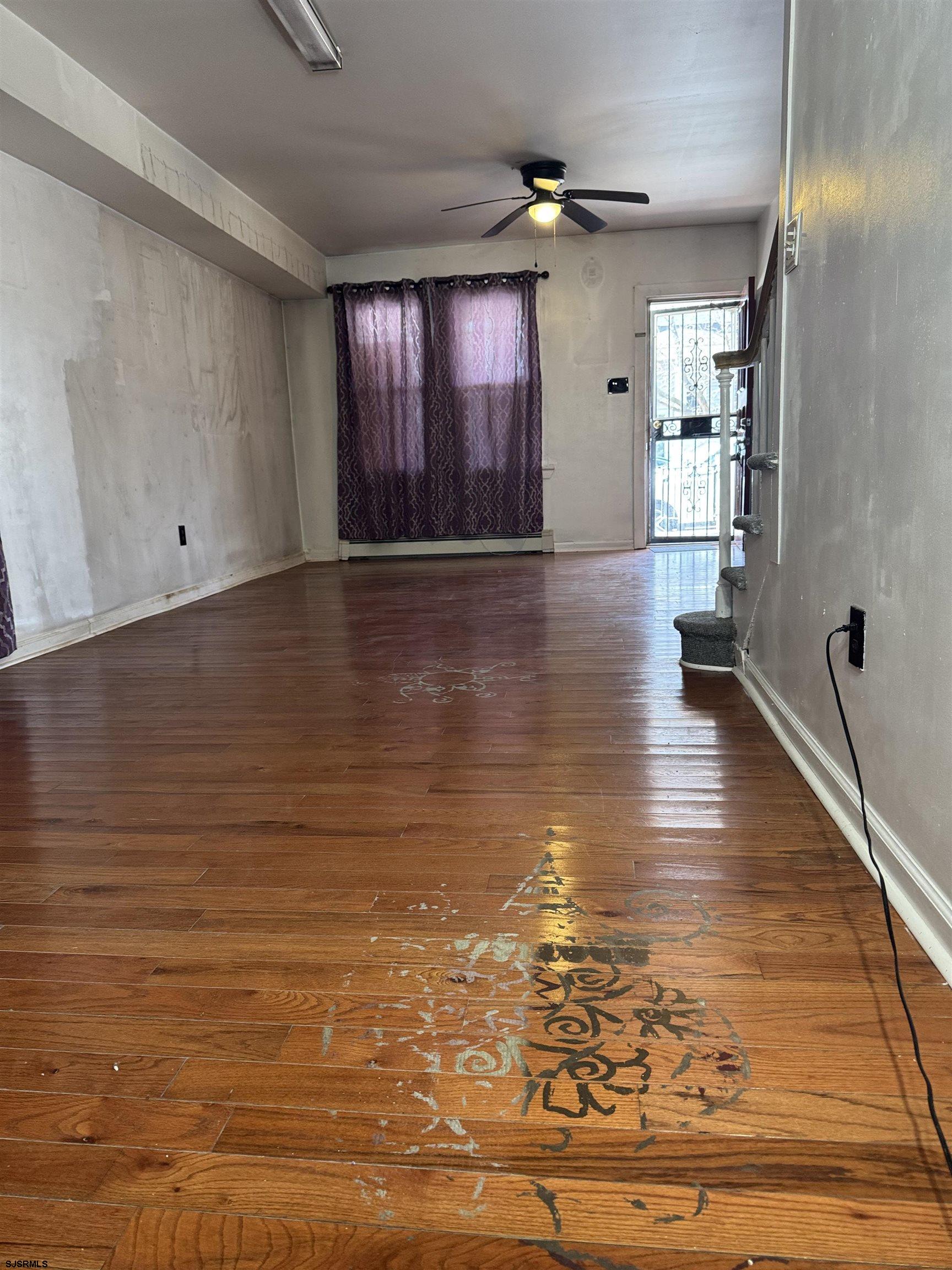 205 N Arizona Avenue - Picture 1