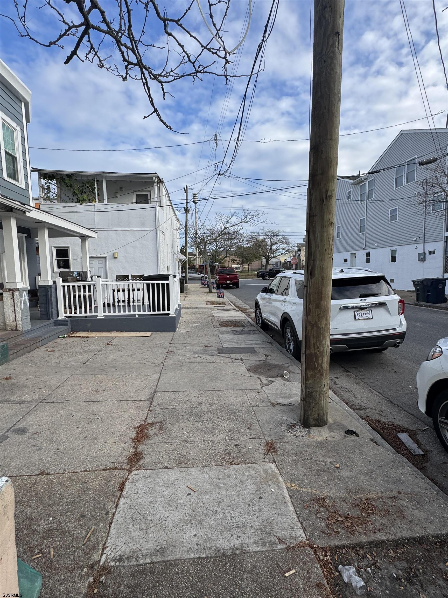 205 N Arizona Avenue