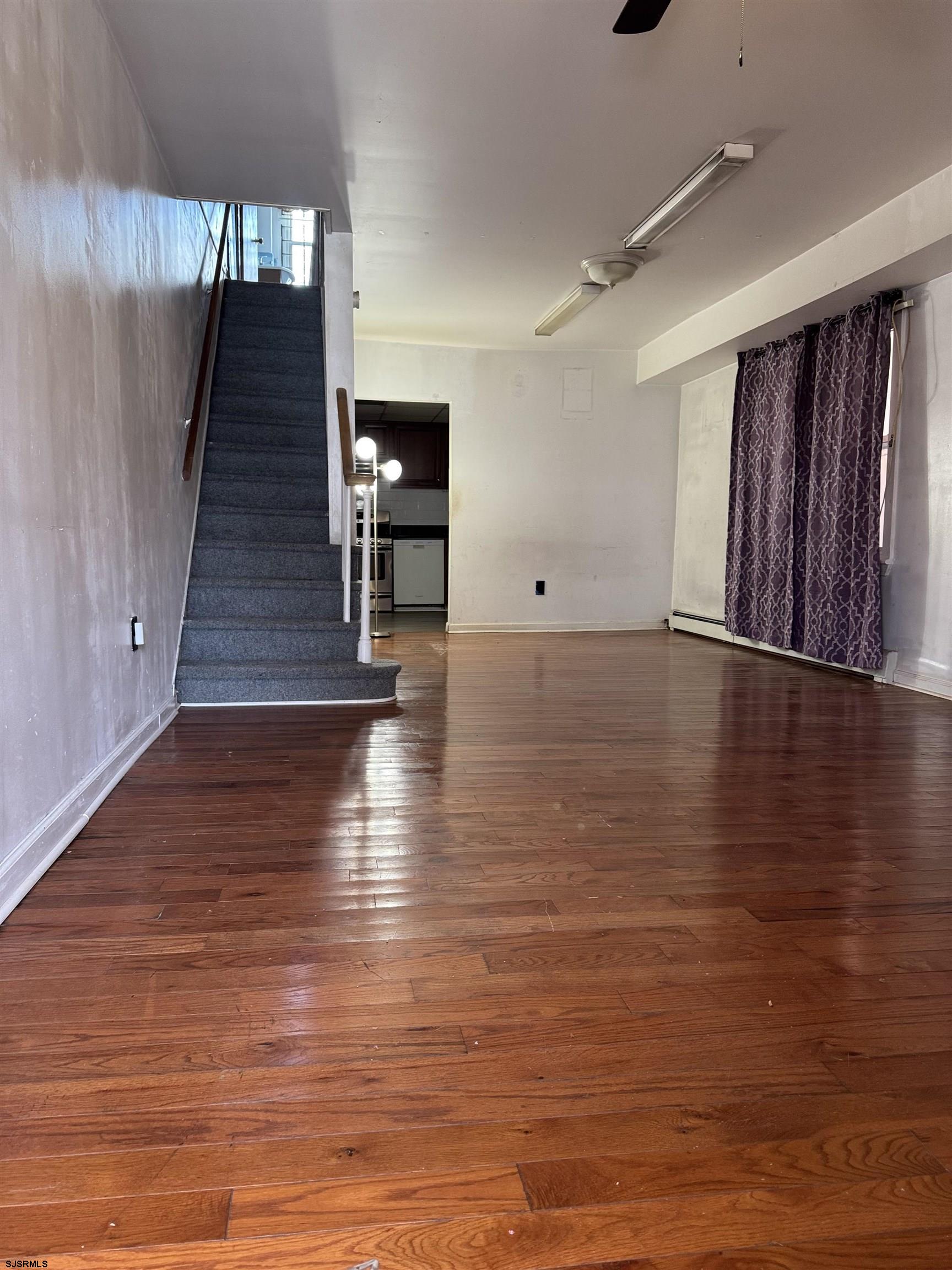 205 N Arizona Avenue - Picture 2