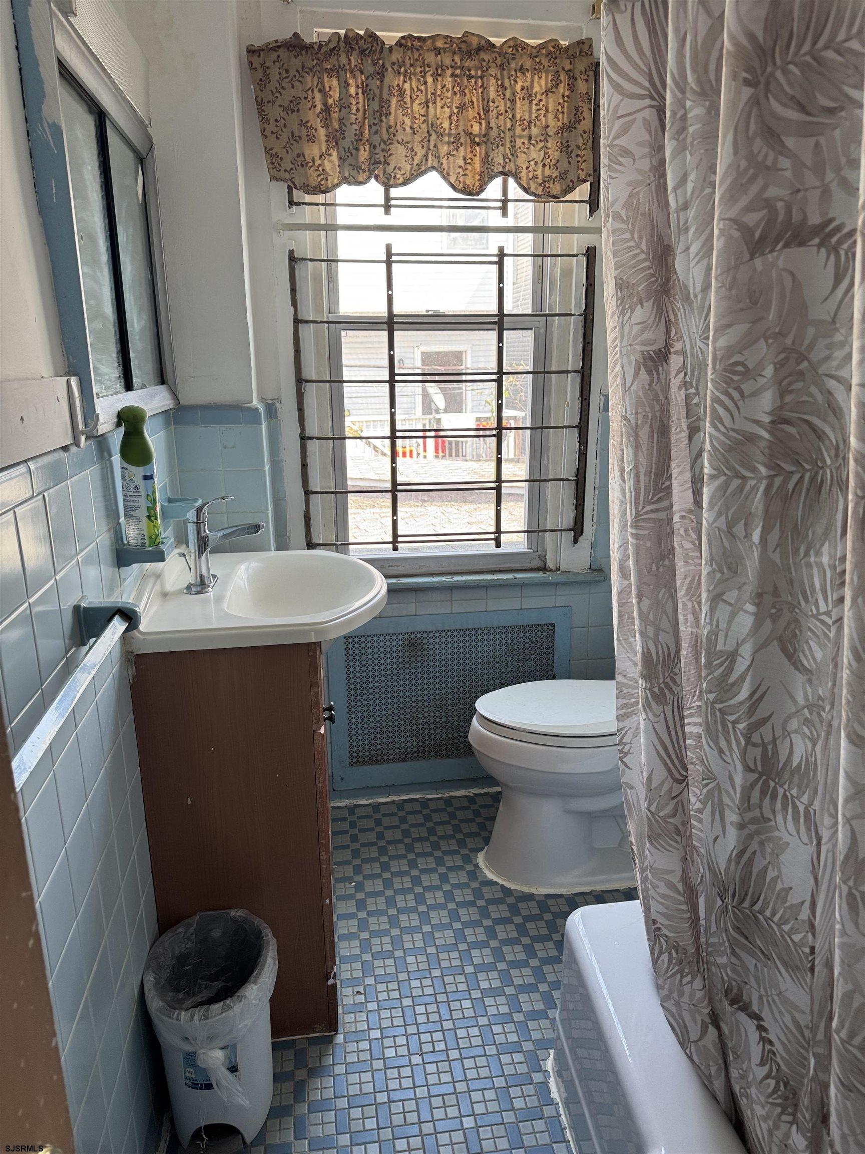 205 N Arizona Avenue