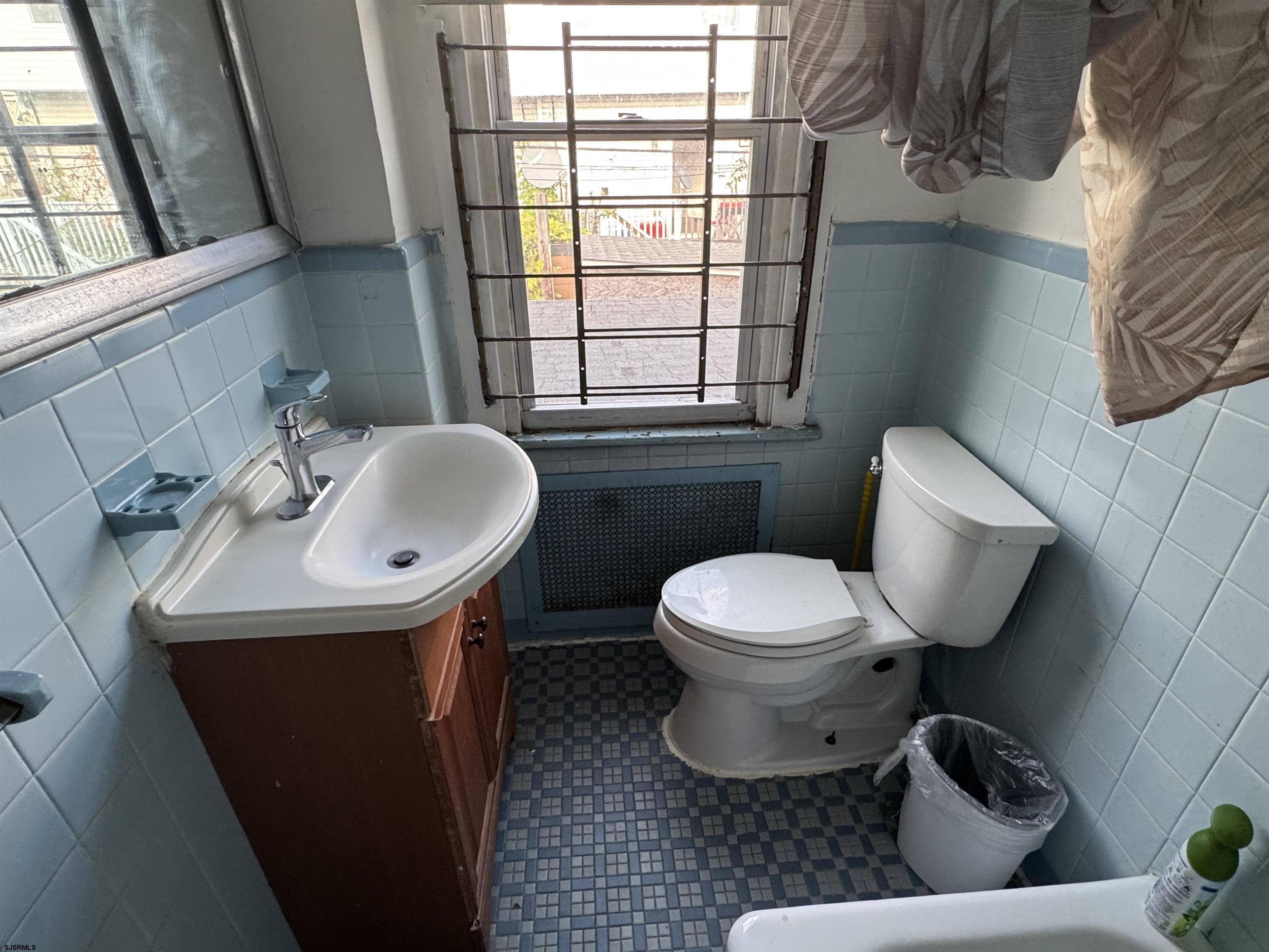 205 N Arizona Avenue