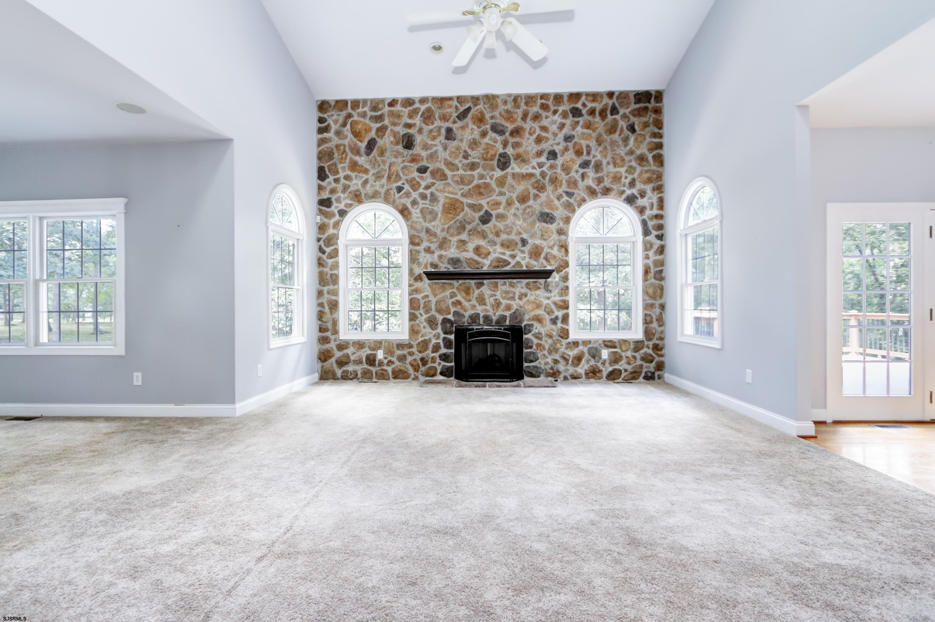 113 Lighthouse Ln