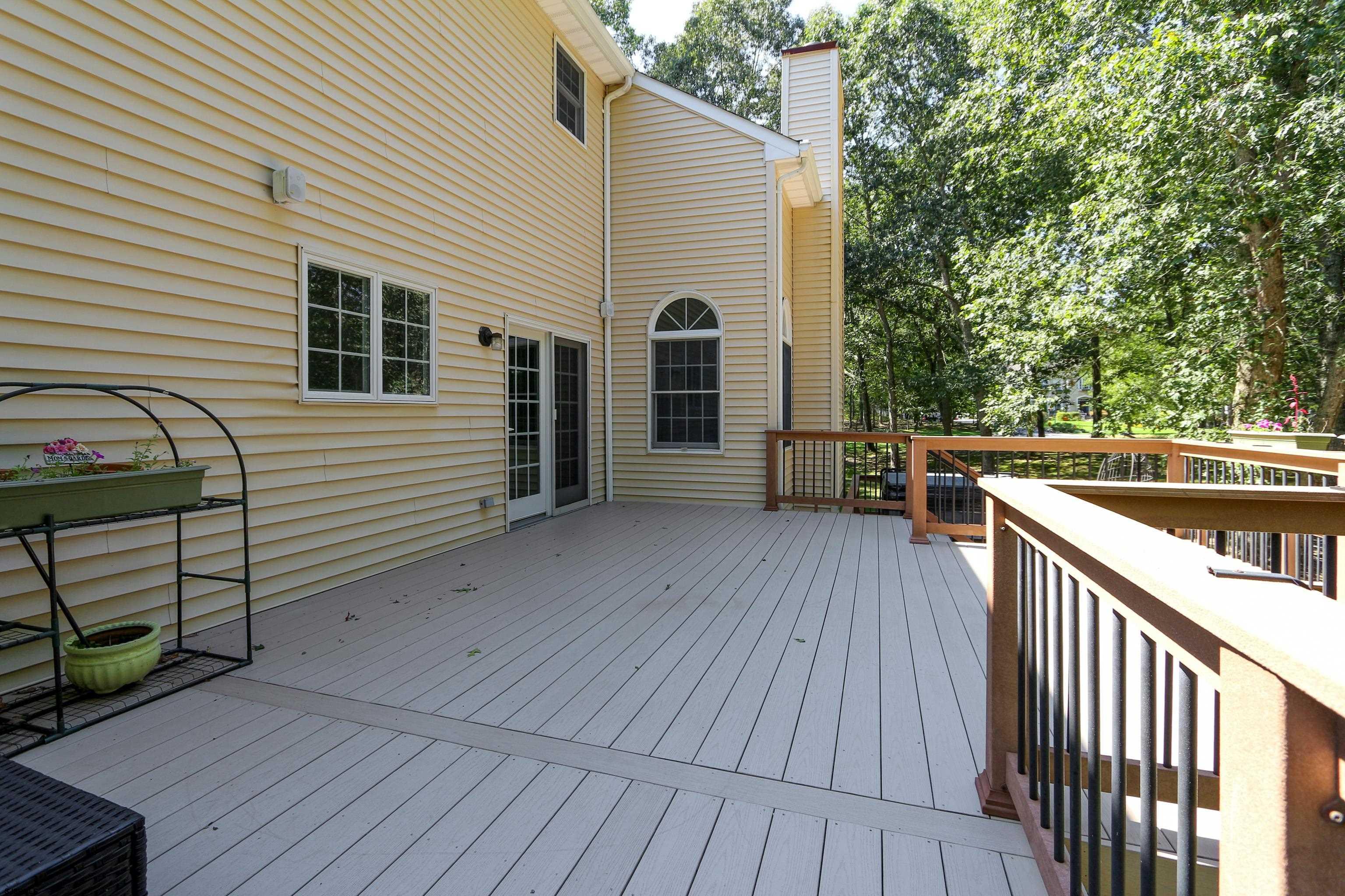 113 Lighthouse Ln