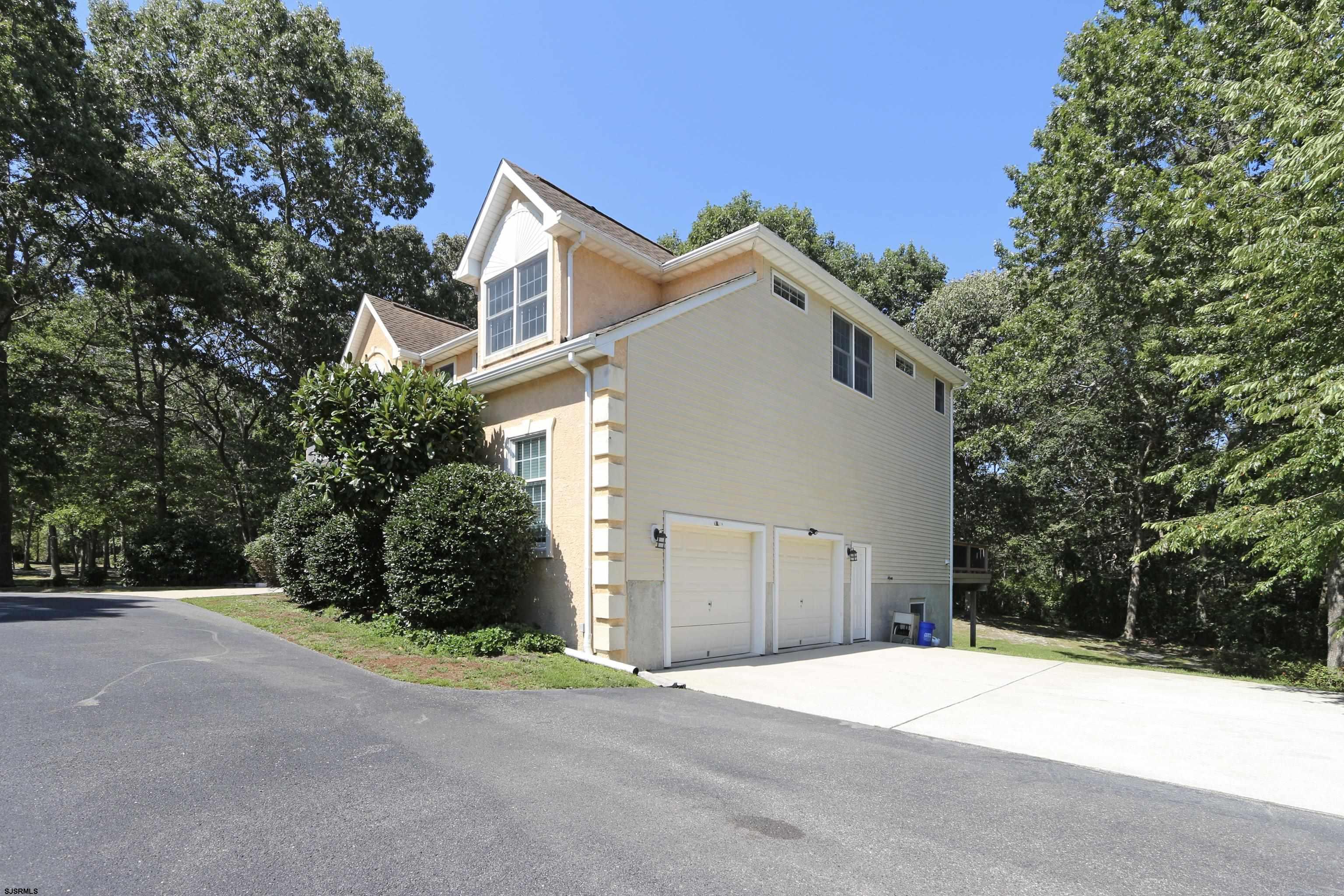 113 Lighthouse Ln