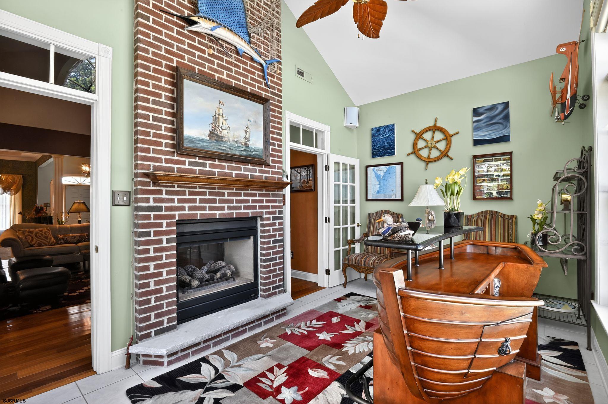 2 Glen Aire Dr