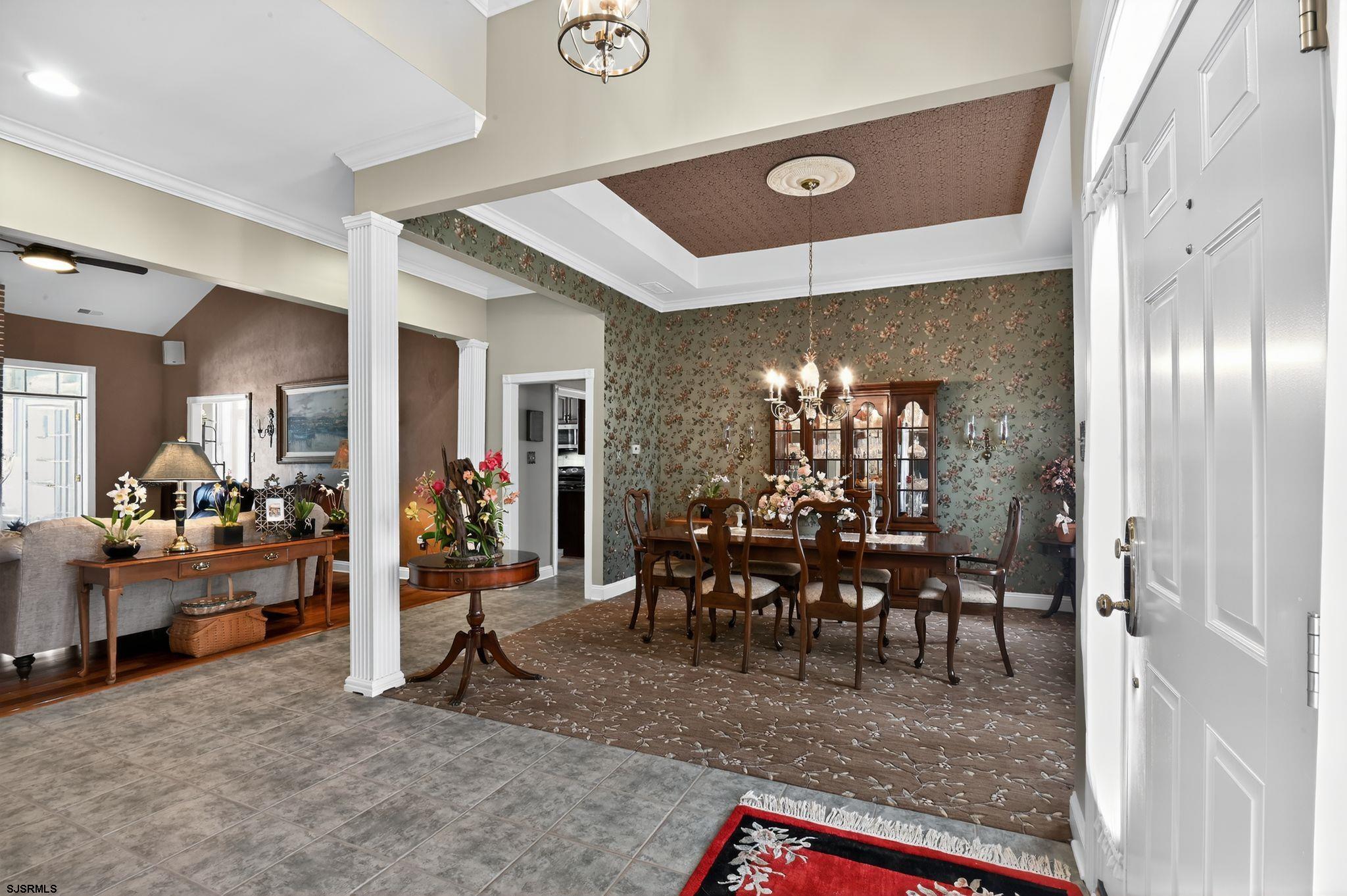 2 Glen Aire Dr
