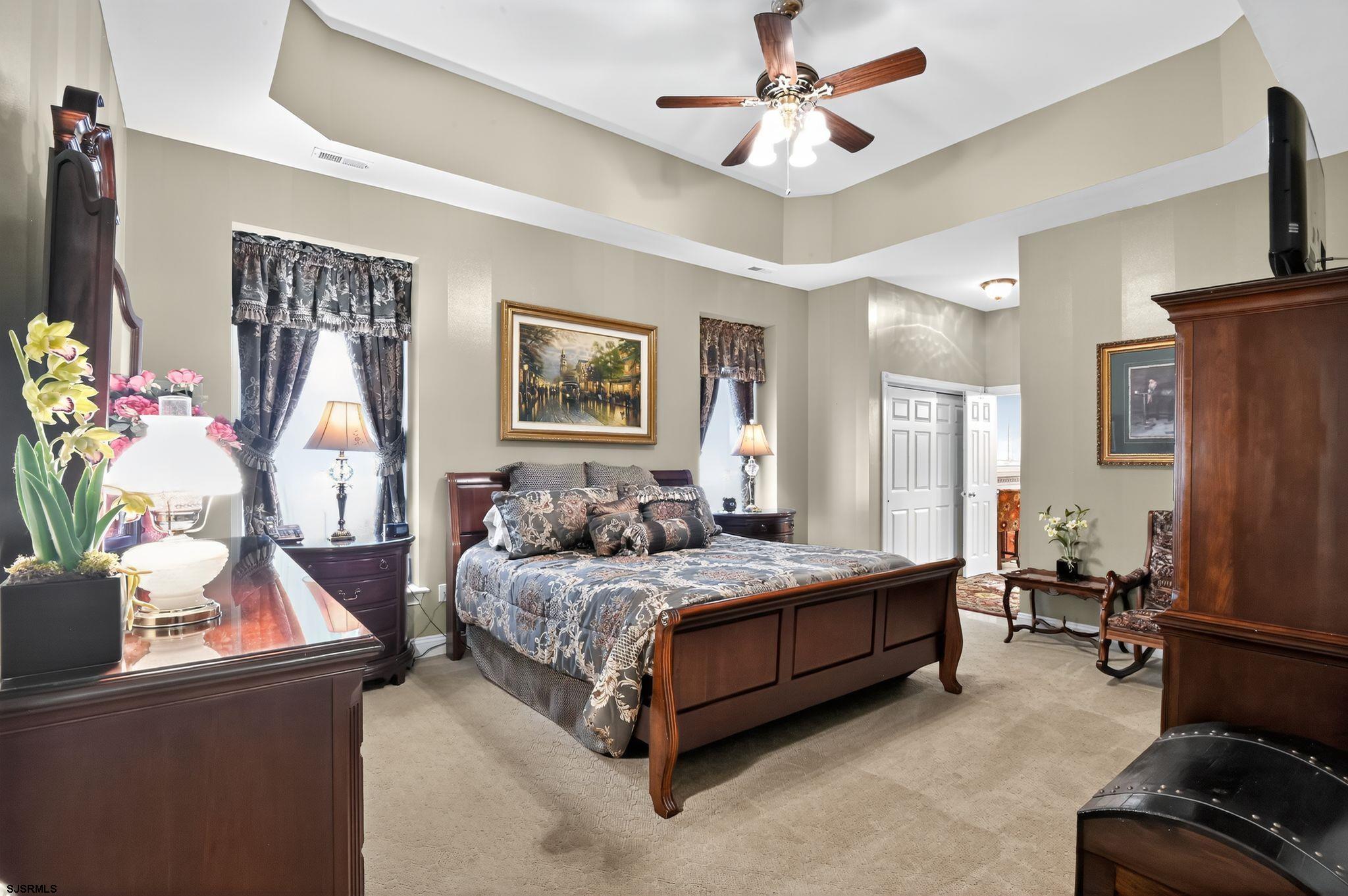 2 Glen Aire Dr
