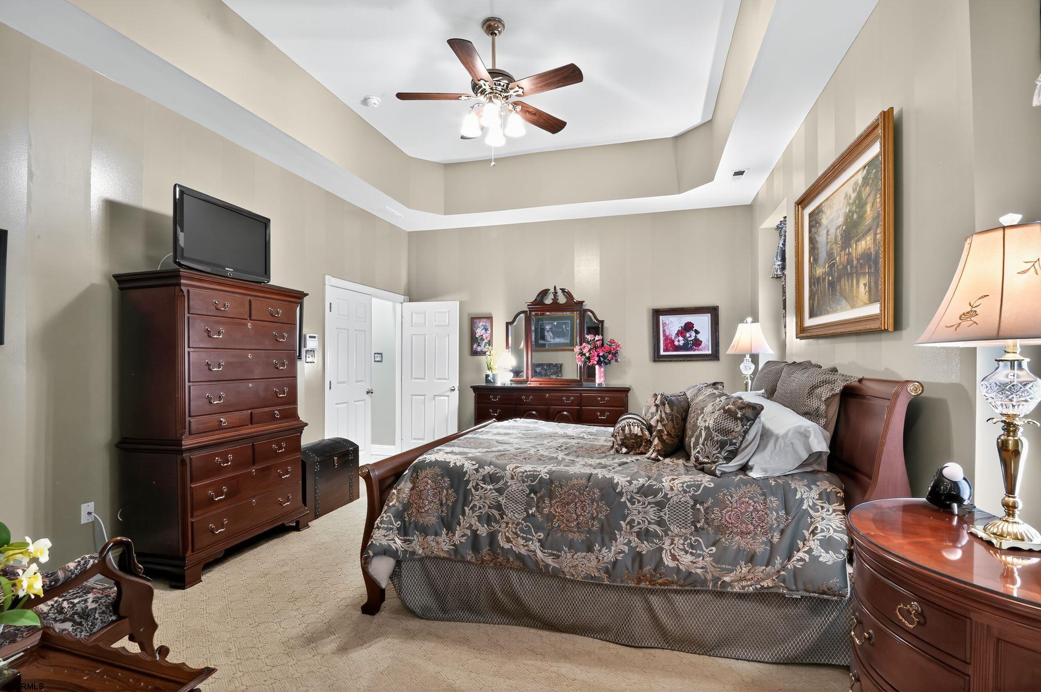 2 Glen Aire Dr