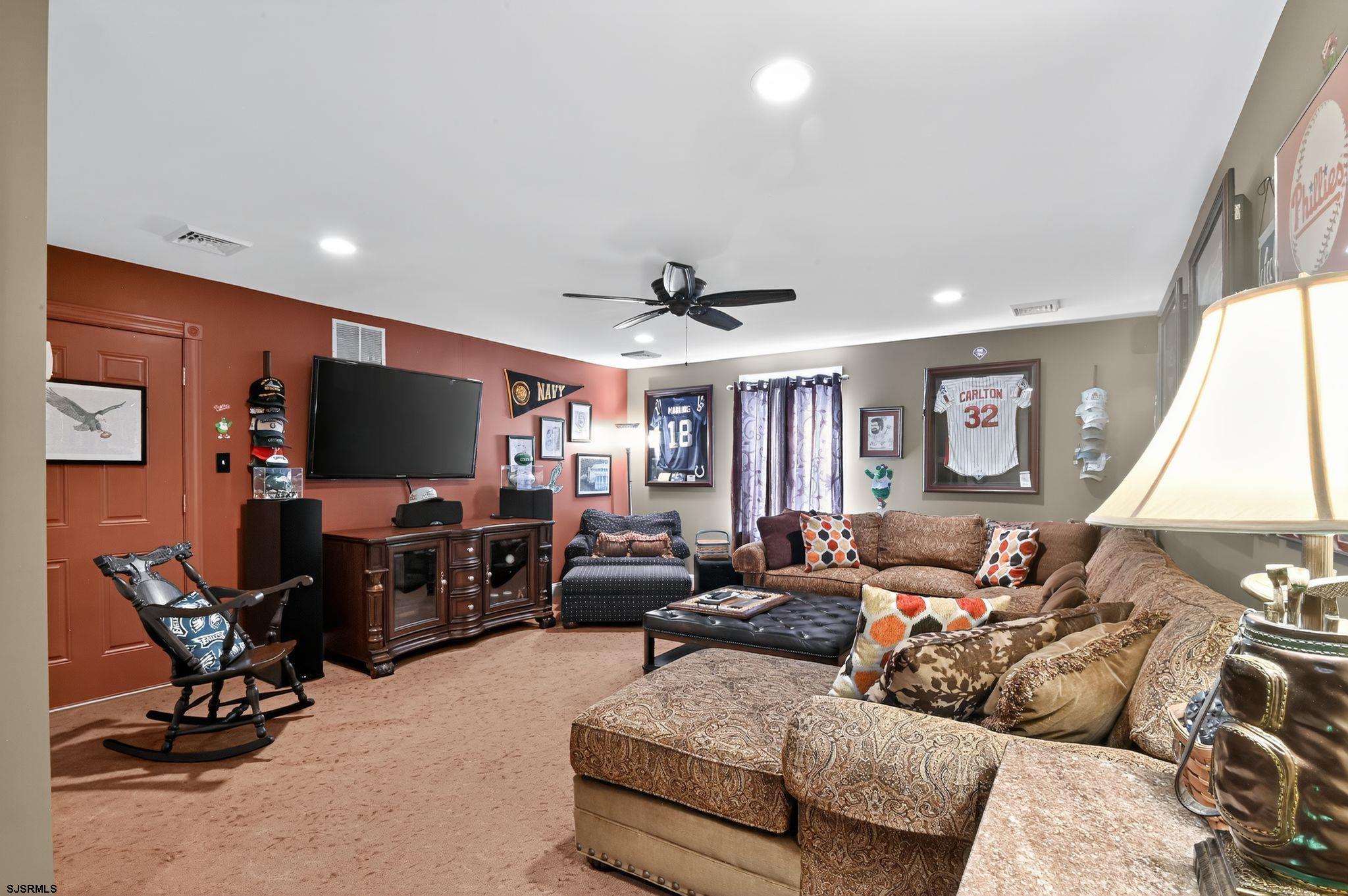 2 Glen Aire Dr