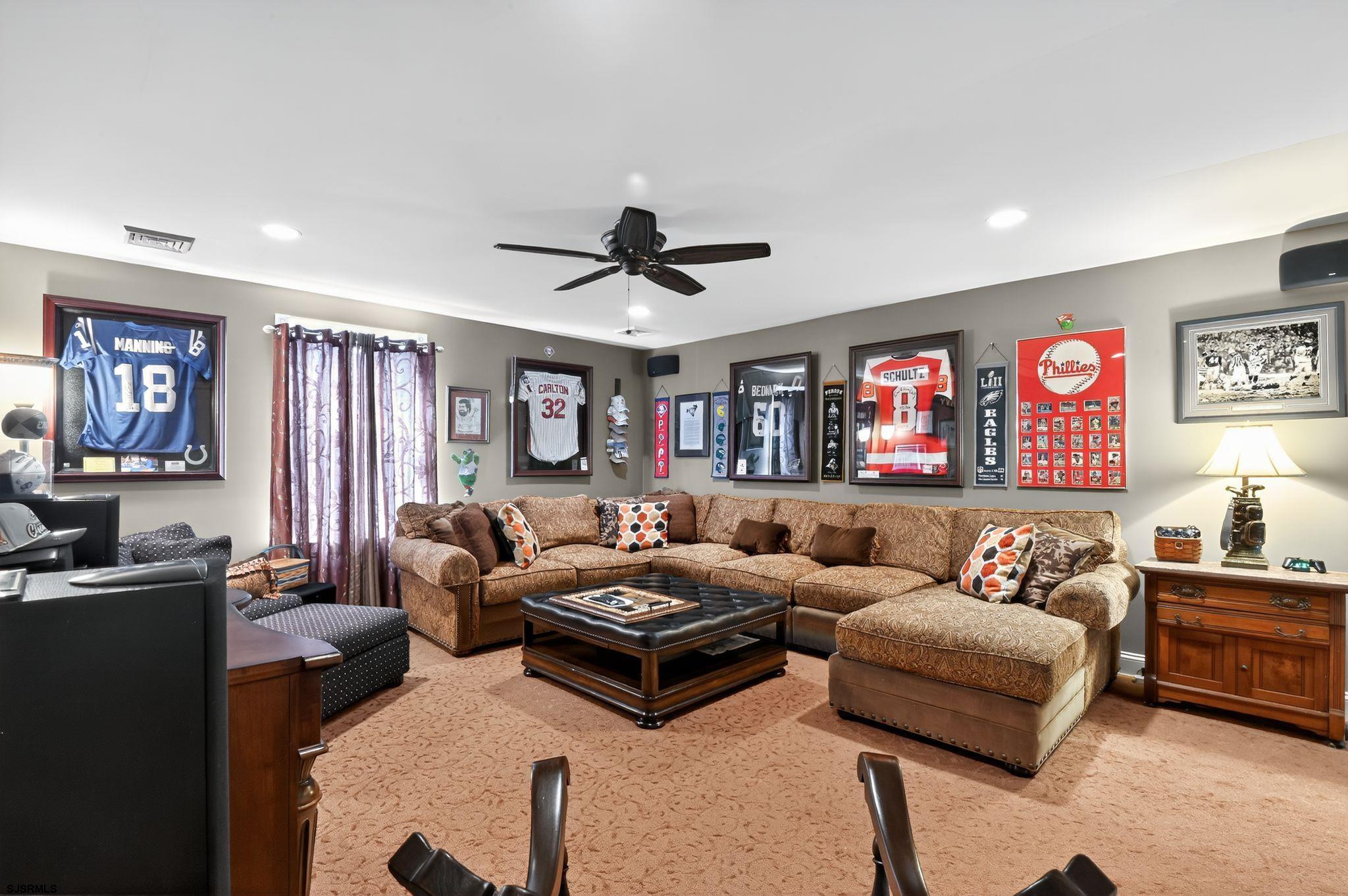 2 Glen Aire Dr