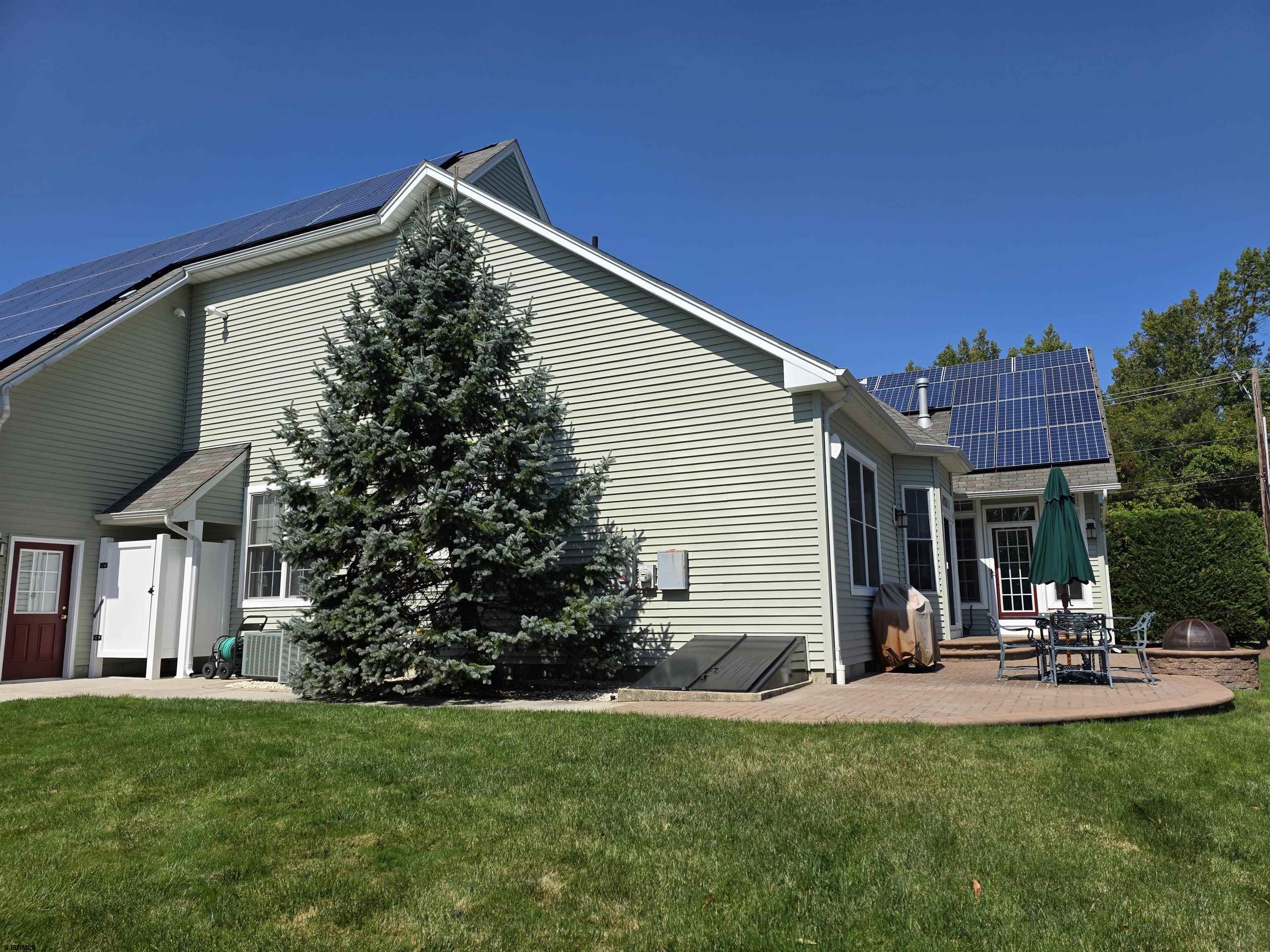 2 Glen Aire Dr