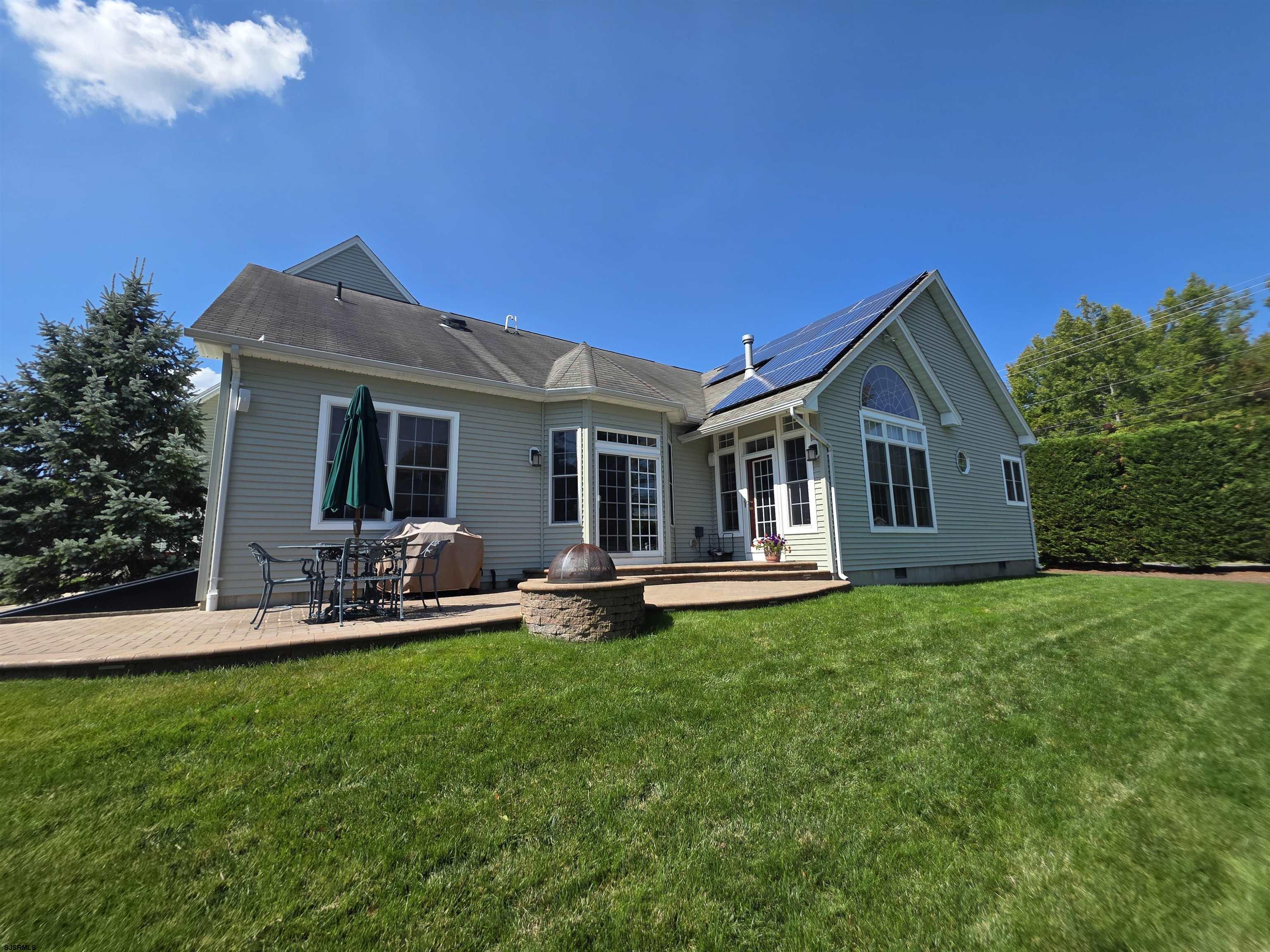 2 Glen Aire Dr