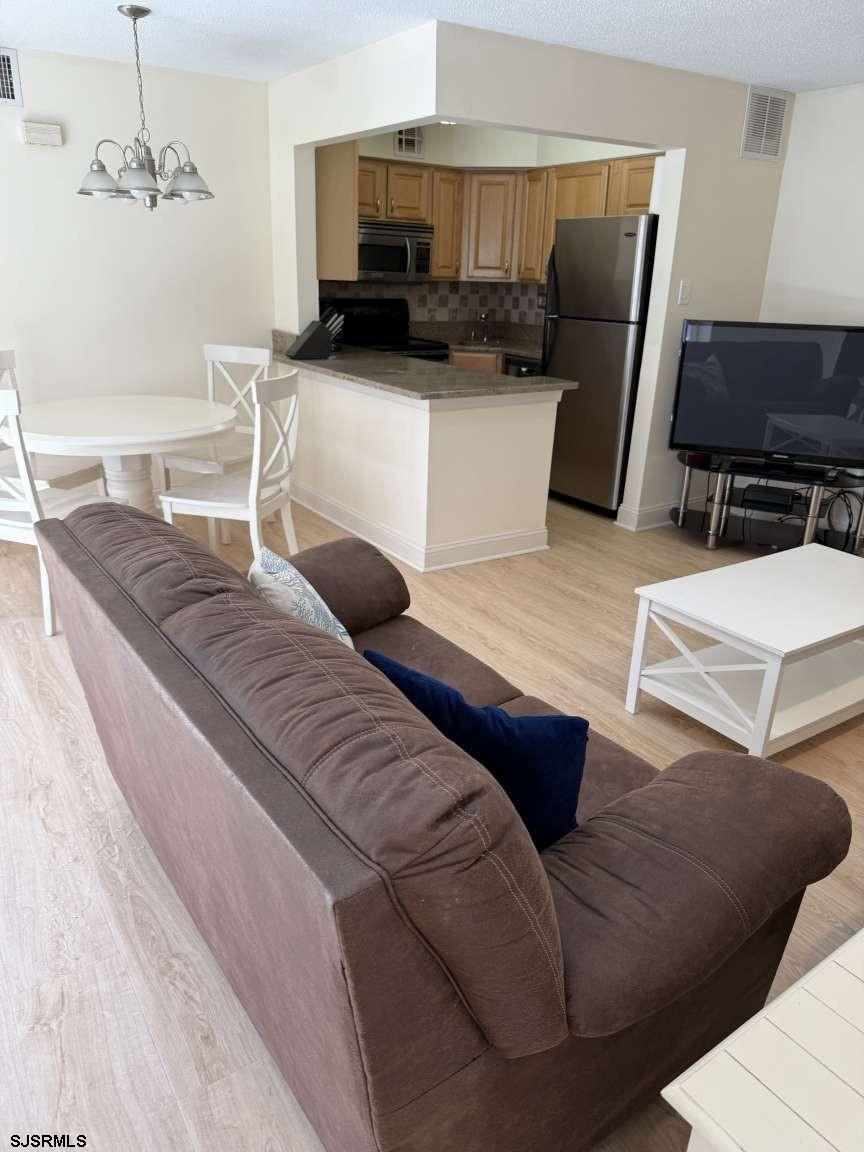 24 N Adams Avenue - Picture 3