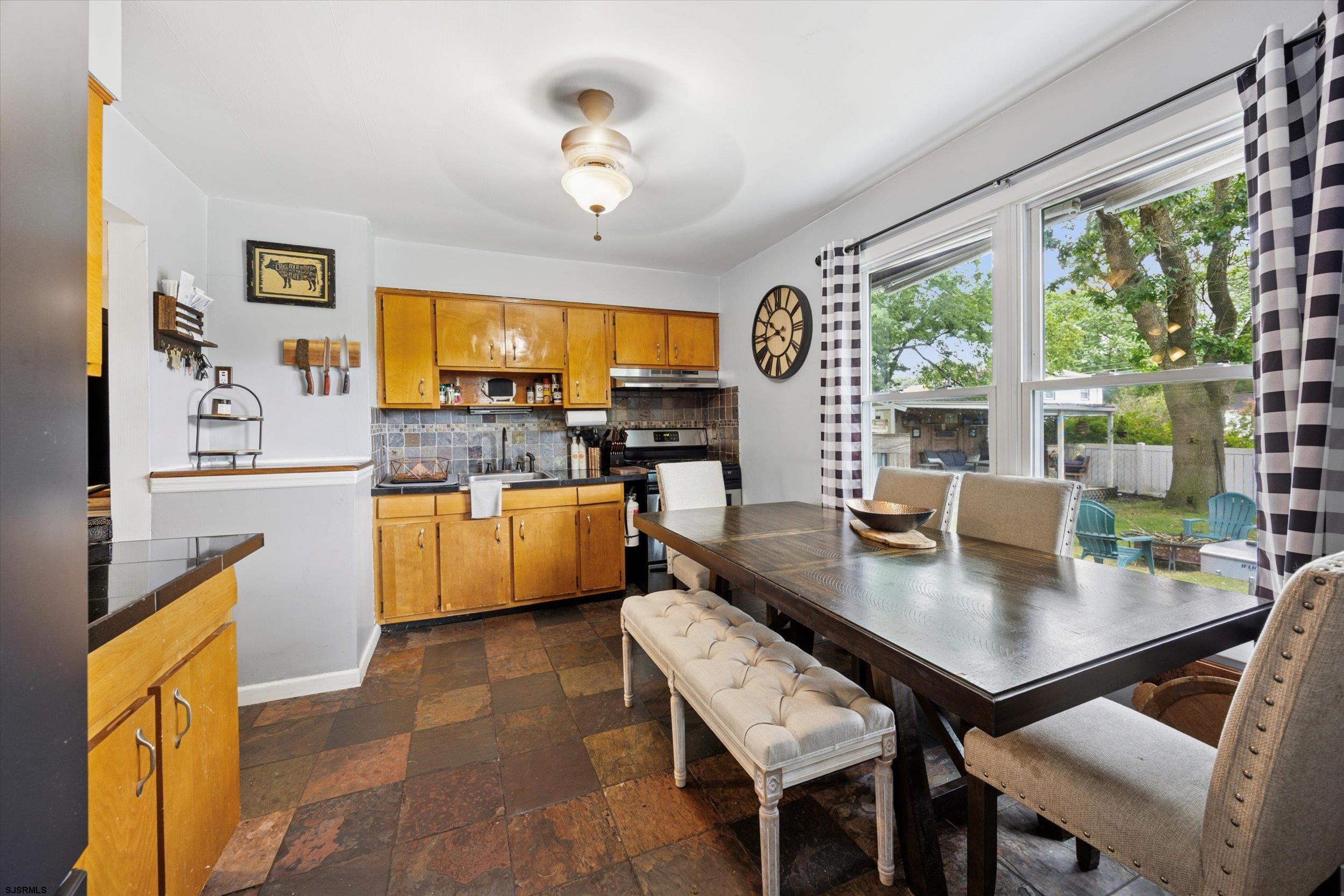 18 Colwick Dr