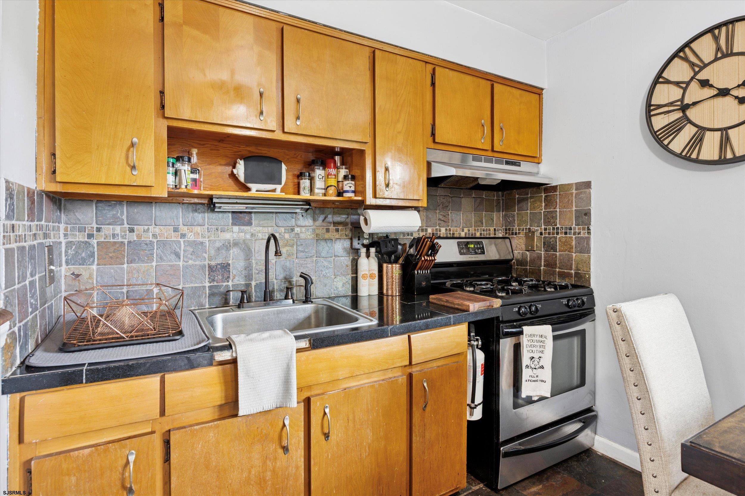 18 Colwick Dr