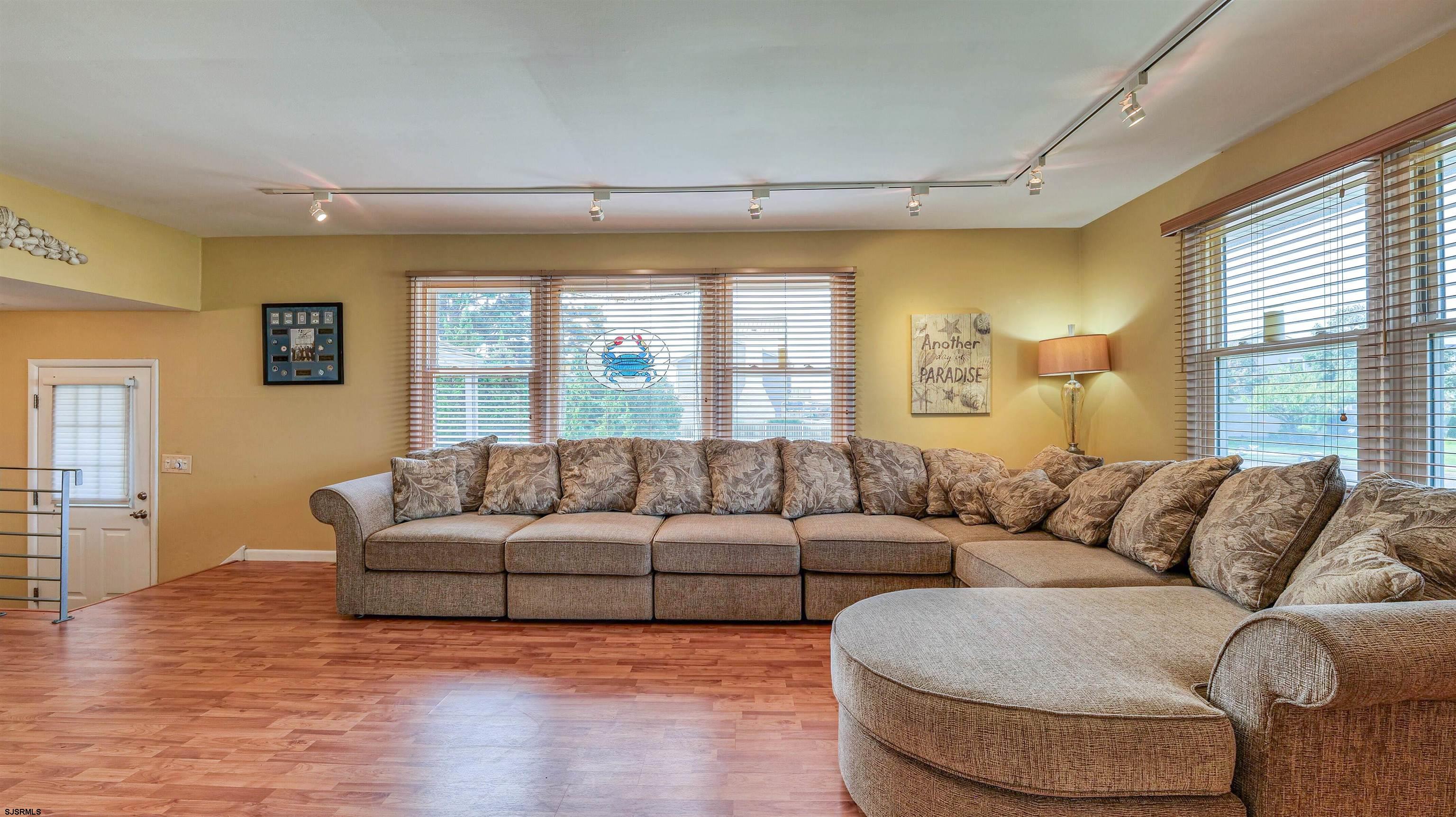 3 Bay Ct
