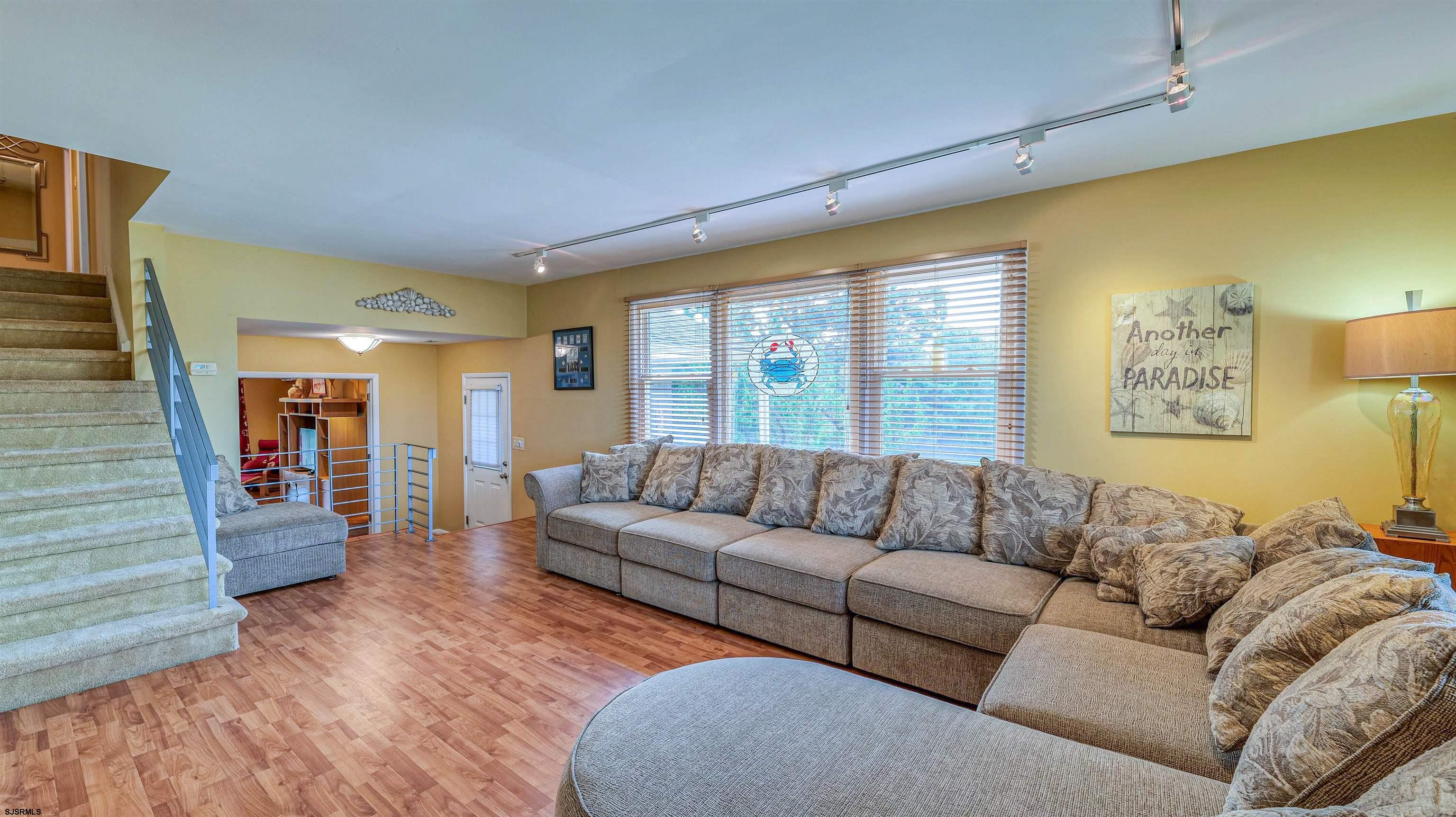 3 Bay Ct