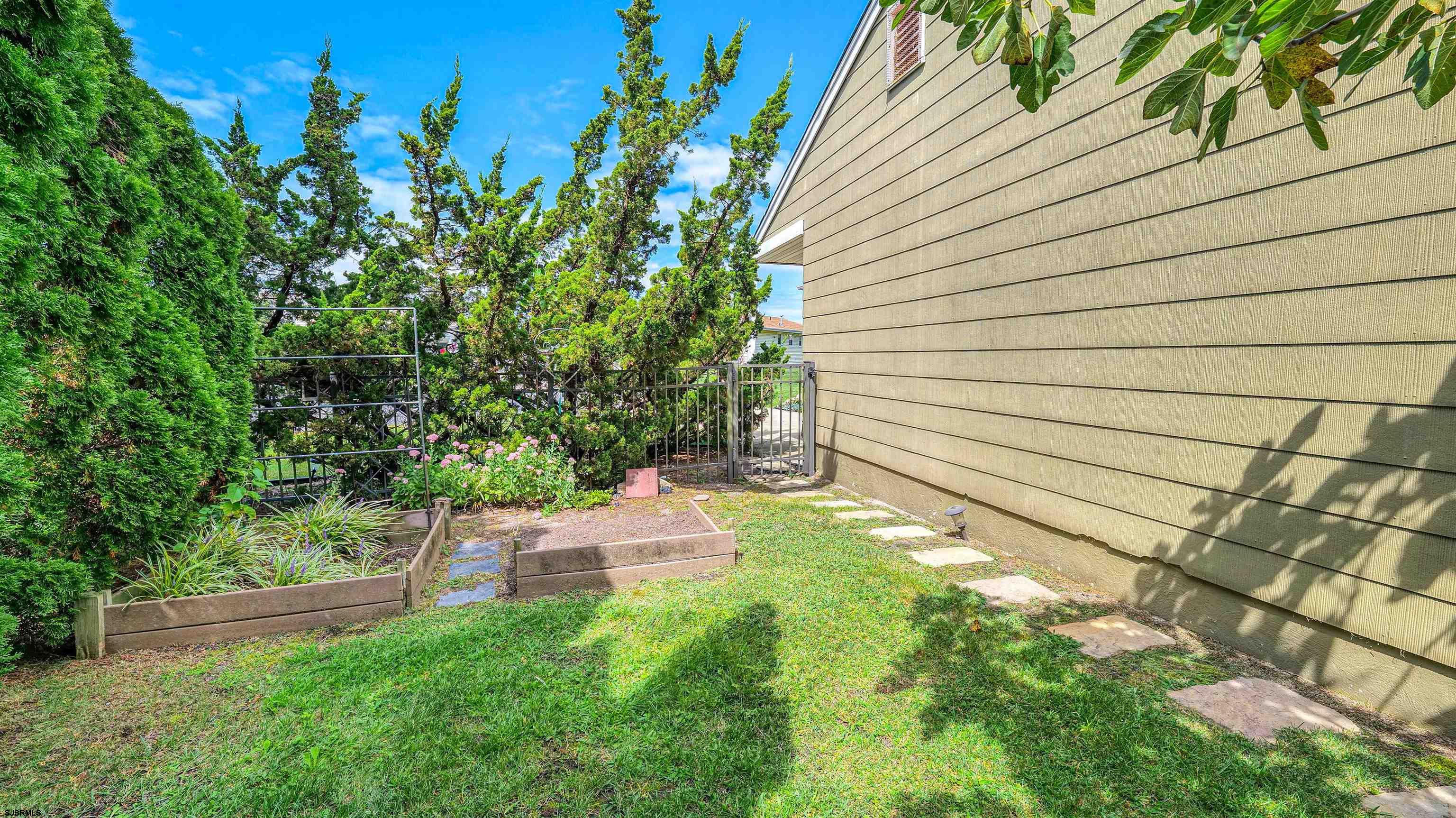 3 Bay Ct