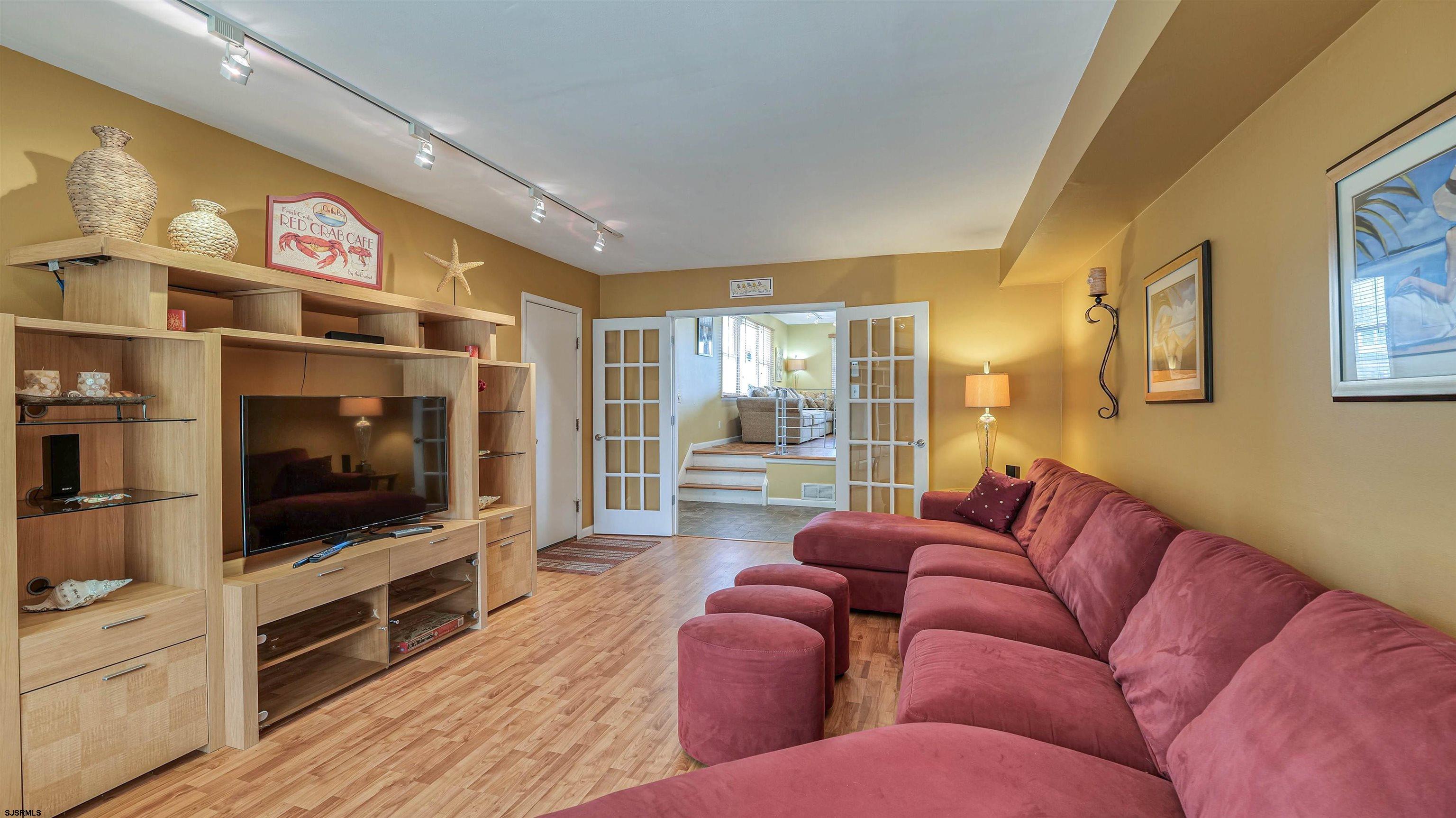 3 Bay Ct