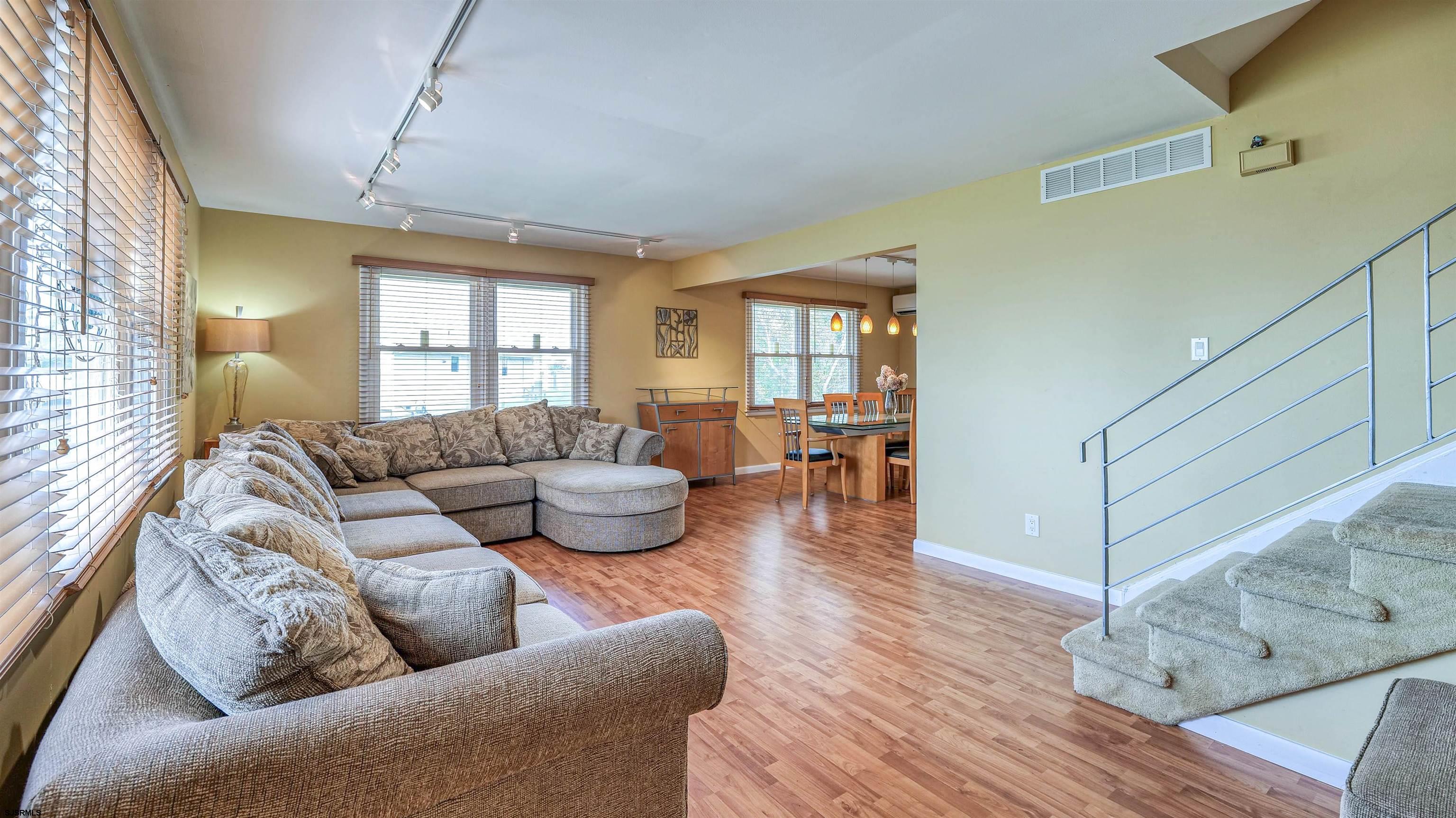 3 Bay Ct
